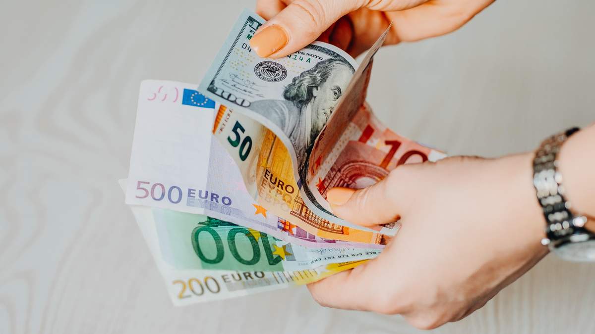 Курс євро щодо долара виріс до дворічного максимуму Курс євро щодо долара виріс до дворічного максимуму
