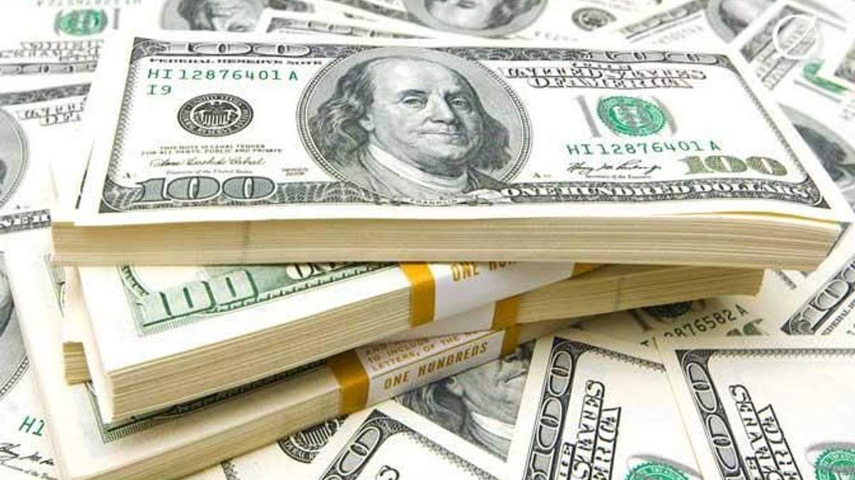У грудні українці купили рекордну кількість валюти: цифра У грудні українці купили рекордну кількість валюти: цифра