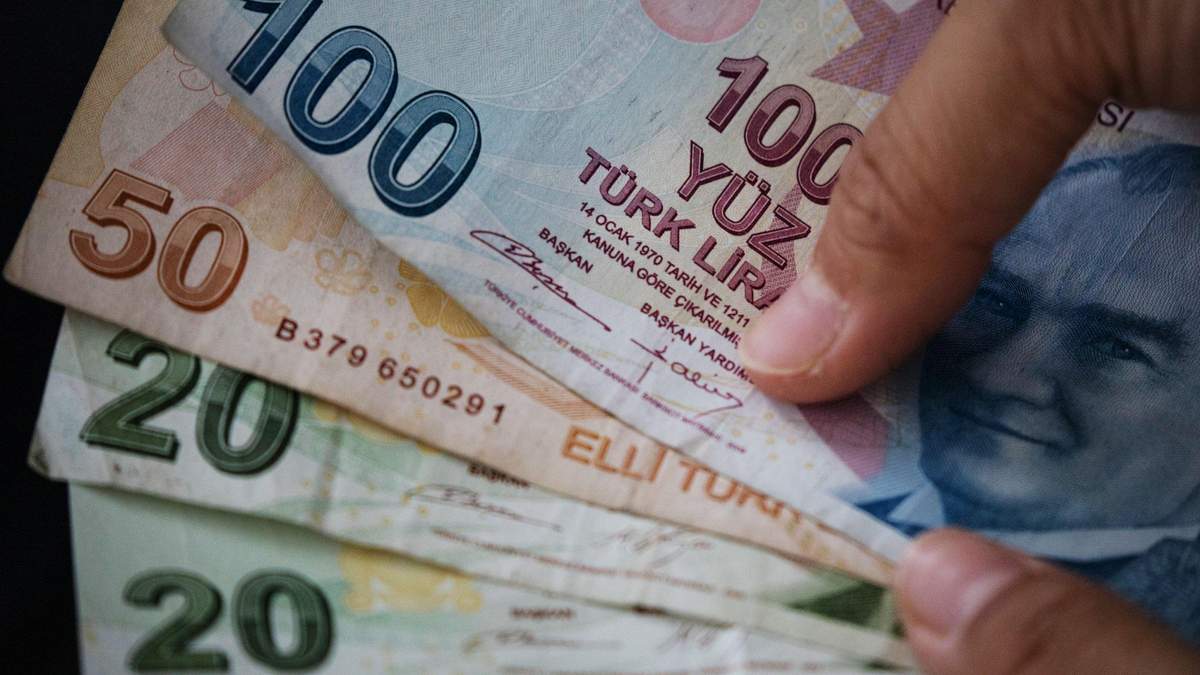 Боротьба з доларом та обіцянки влади: турецька ліра завершує тиждень на стрімкому підйомі - Фінанси