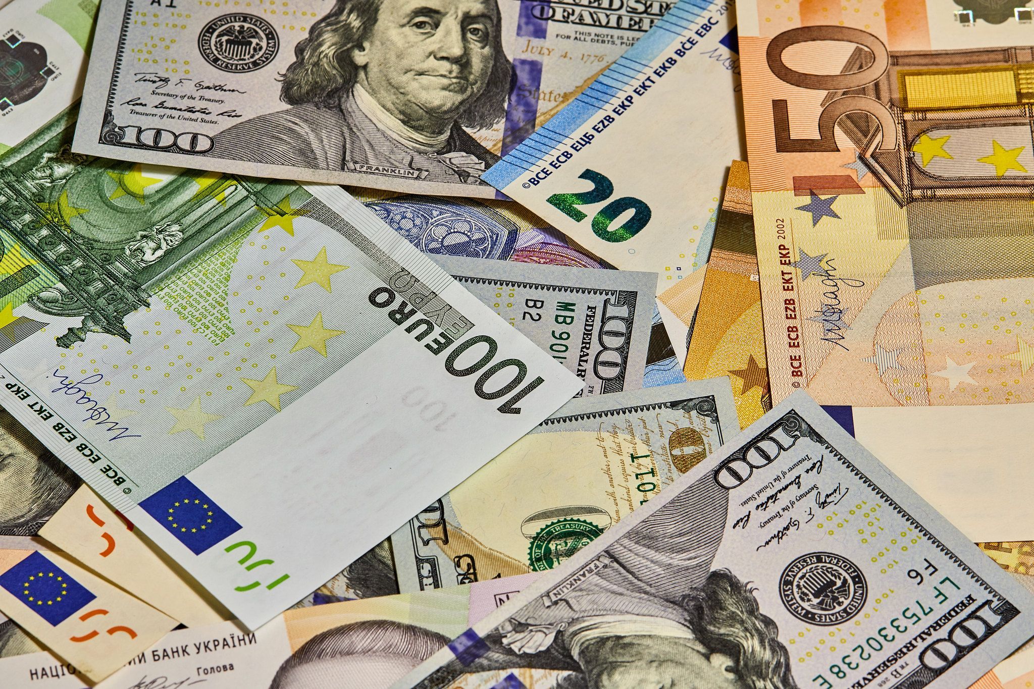 У якій валюті зберігати гроші 2020 року – курс долара, євро