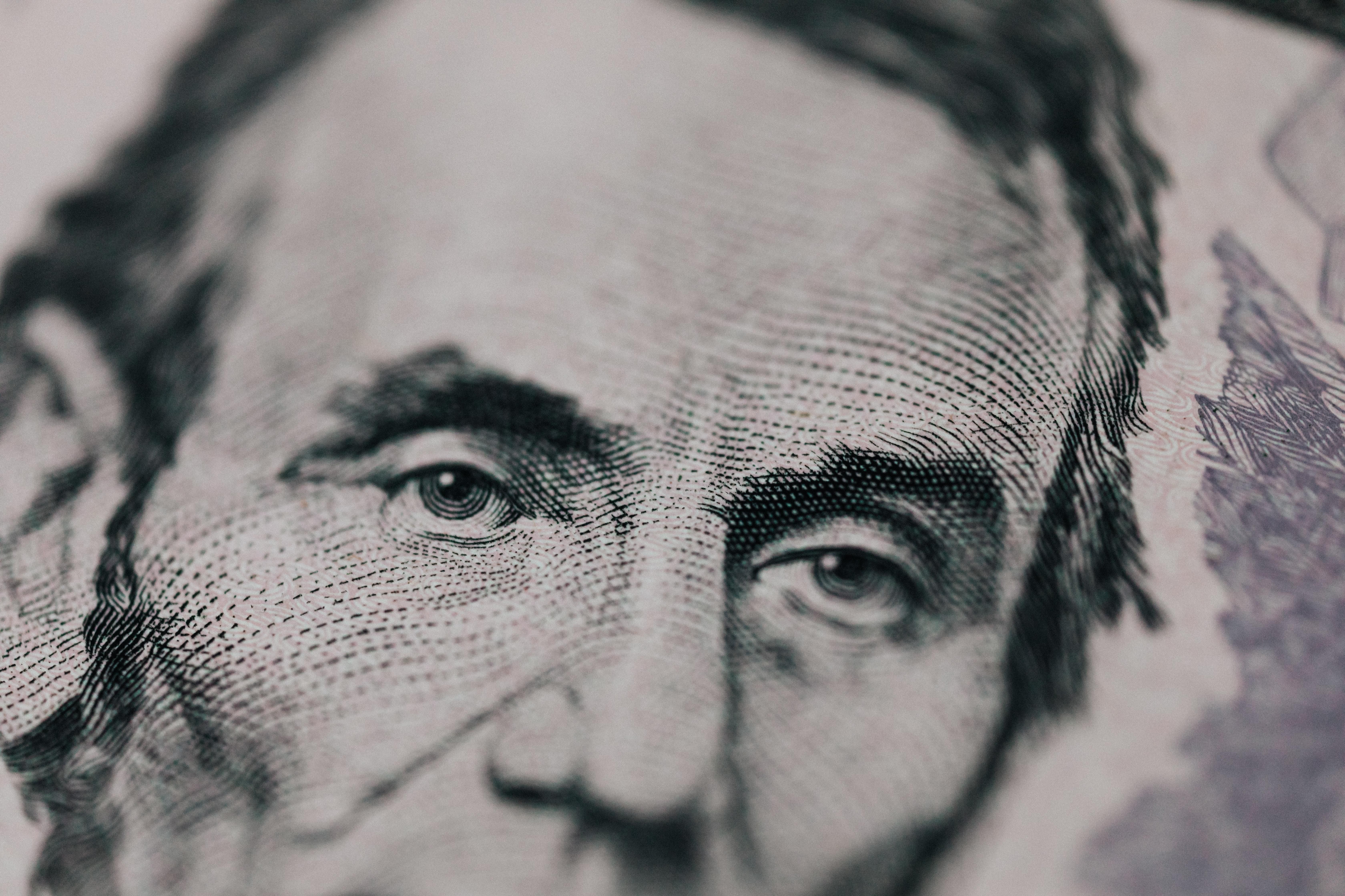 Долар має коштувати 11 гривень: The Economist оновив індекс Біг-Мака