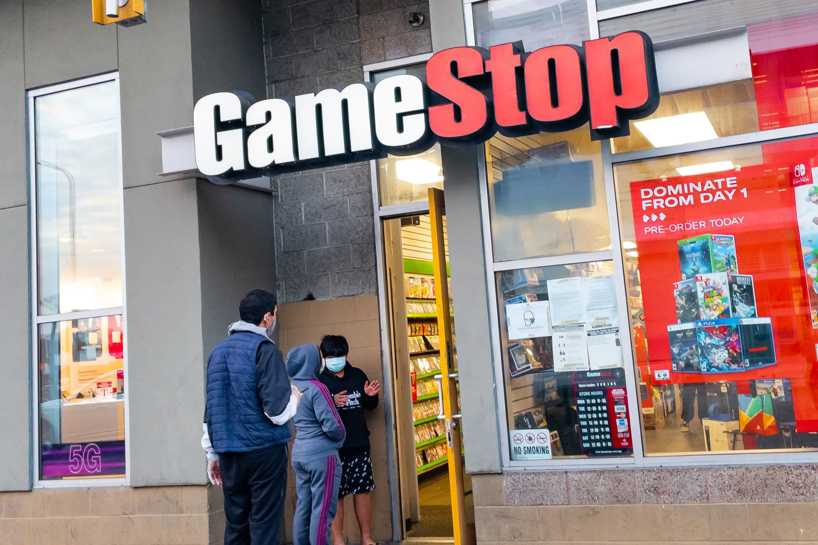 Что случилось с GameStop и почему акции выросли на 500% за 2 дня Что случилось с GameStop и почему акции выросли на 500% за 2 дня