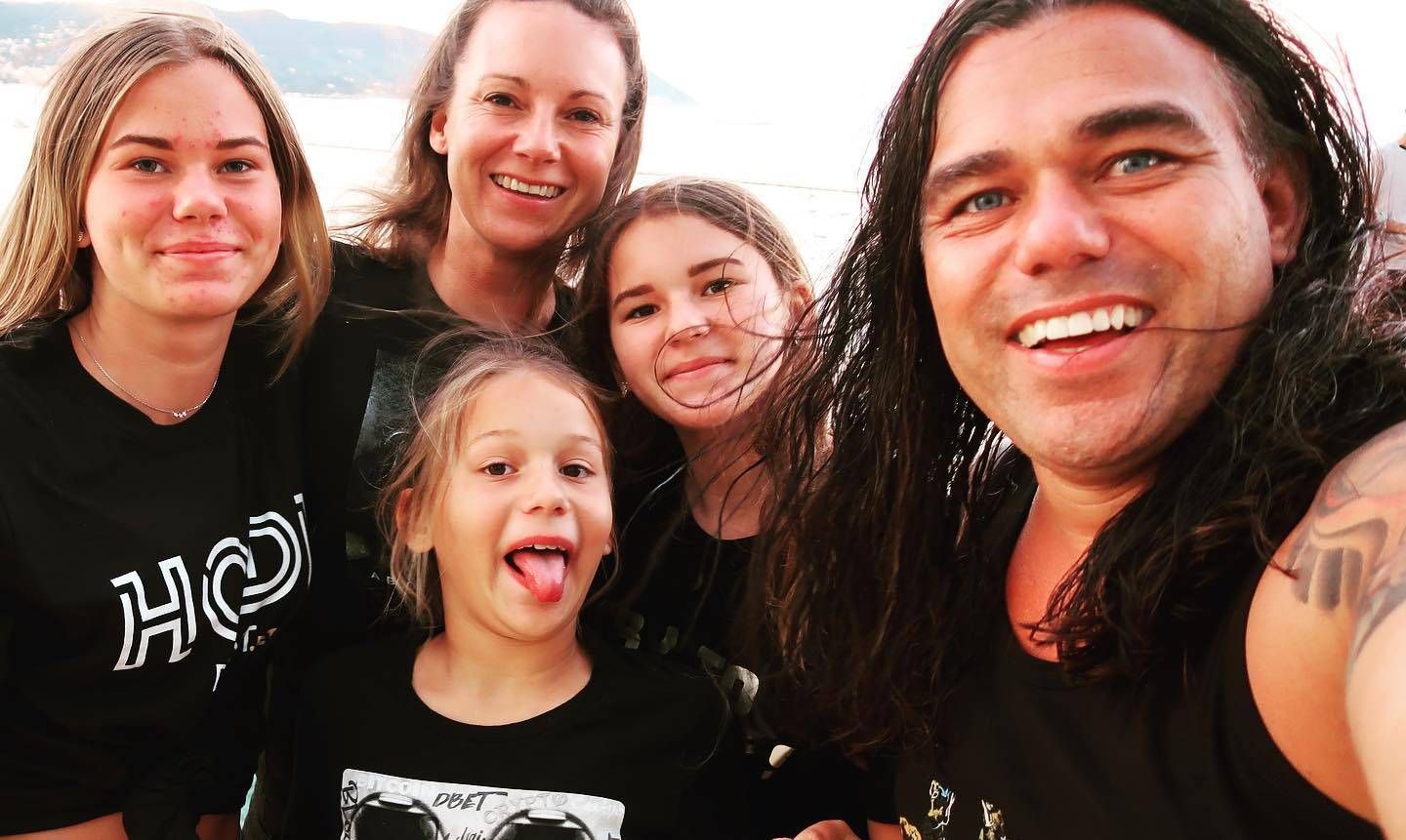 Сім'я Діді Тайхутту продала все і купила біткойн: як вони живуть зараз Сім'я Діді Тайхутту продала все і купила біткойн: як вони живуть зараз