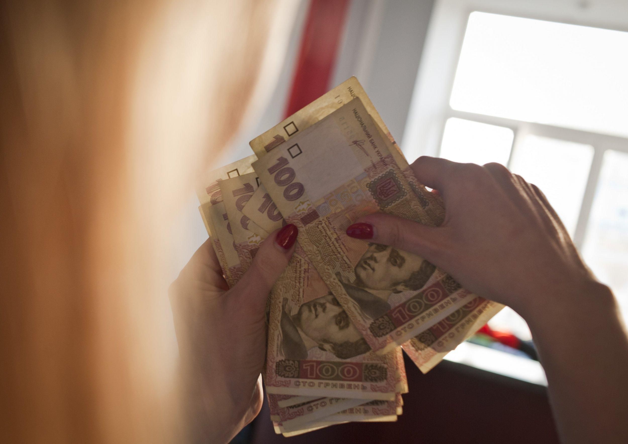 Гривна укрепилась по отношению к доллару: НБУ назвал главные причины Гривна укрепилась по отношению к доллару: НБУ назвал главные причины