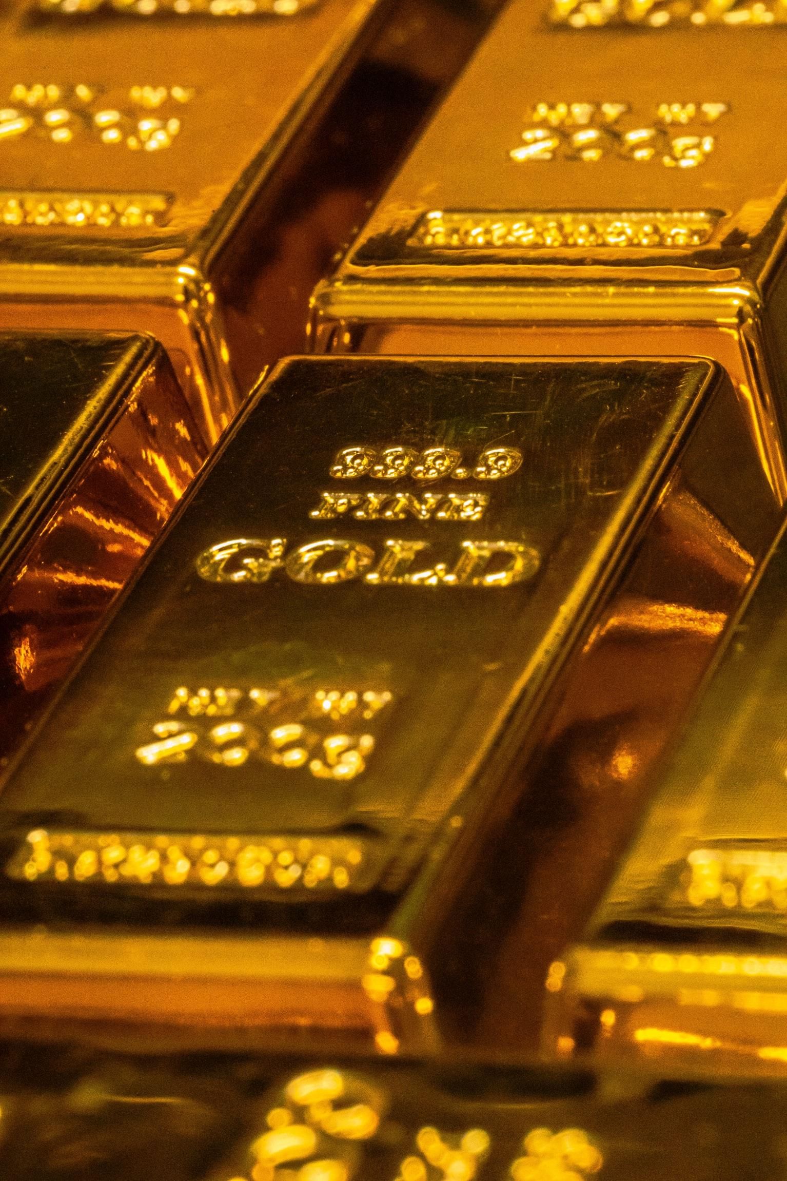 Золото подешевшало майже на 10%
