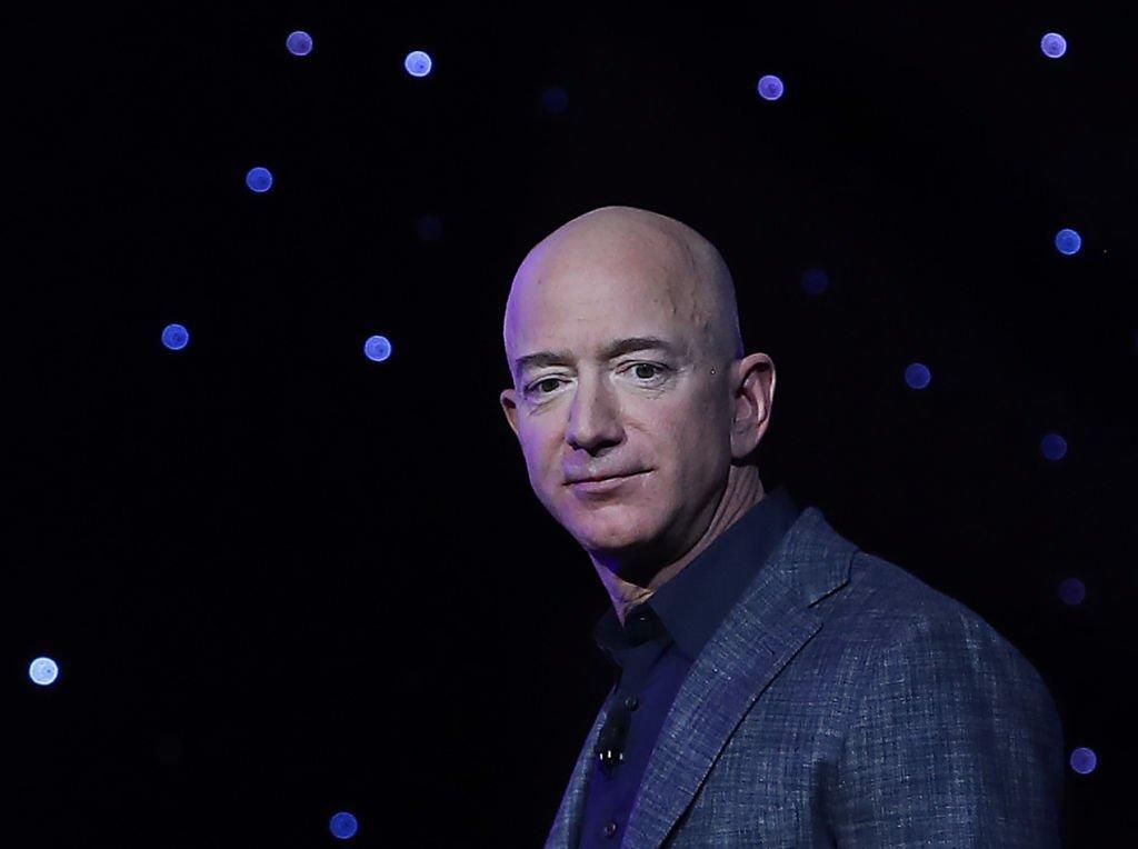 Джефф Безос продал акции Amazon на 2,5 миллиарда