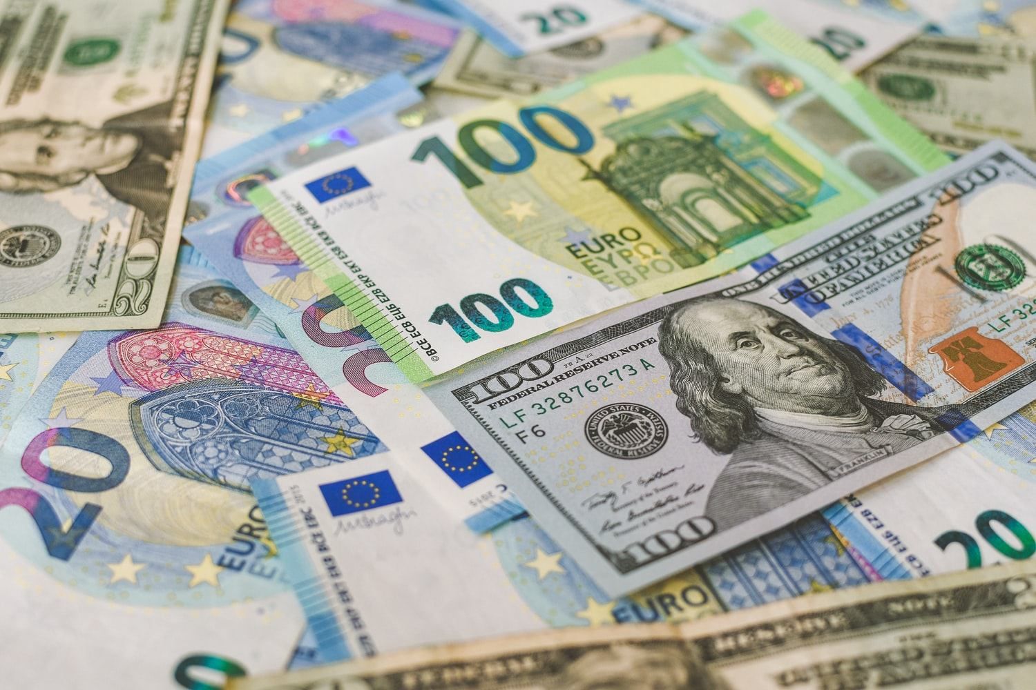 Курс долара та євро на 24 червня 2021 – курс НБУ