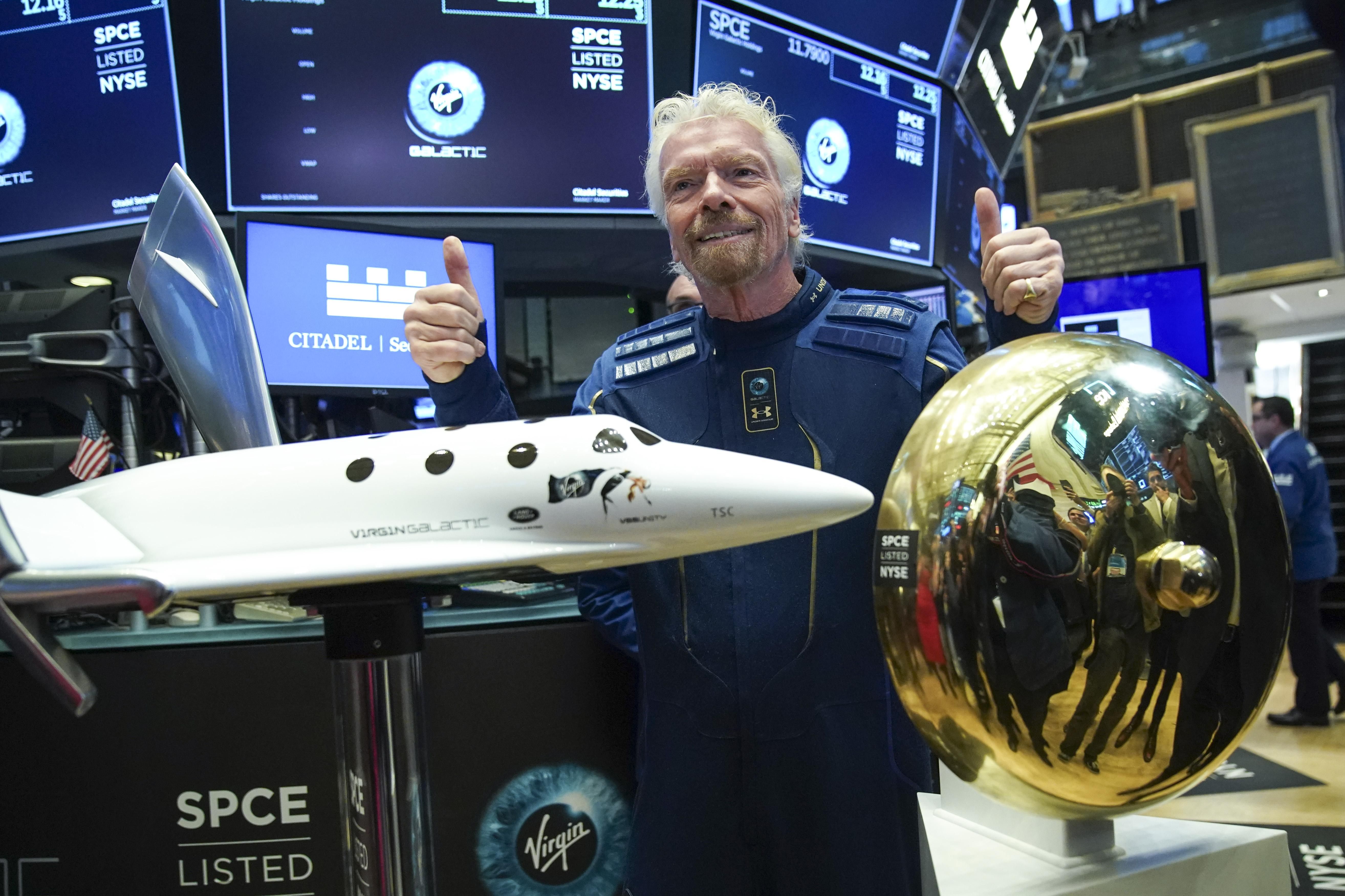 Ричард Брэнсон стал первым туристом в космосе