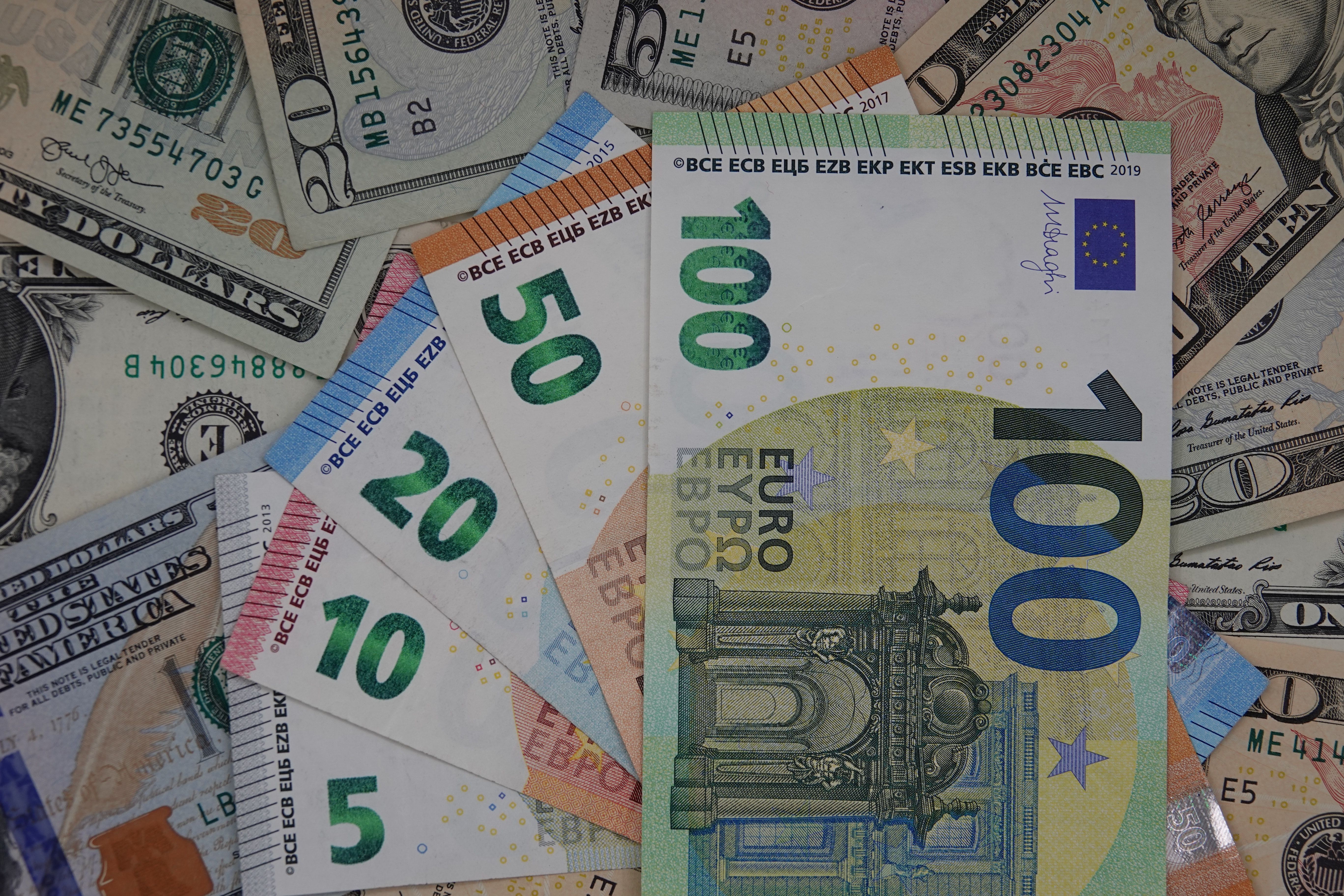 Курс долара, євро – курс валют НБУ на 2 лютого 2022
