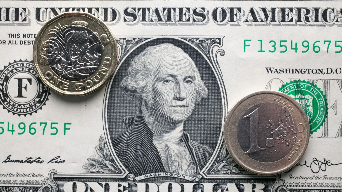 Сколько стоят евро, злотый и фунт стерлингов: курс валют на 4 мая