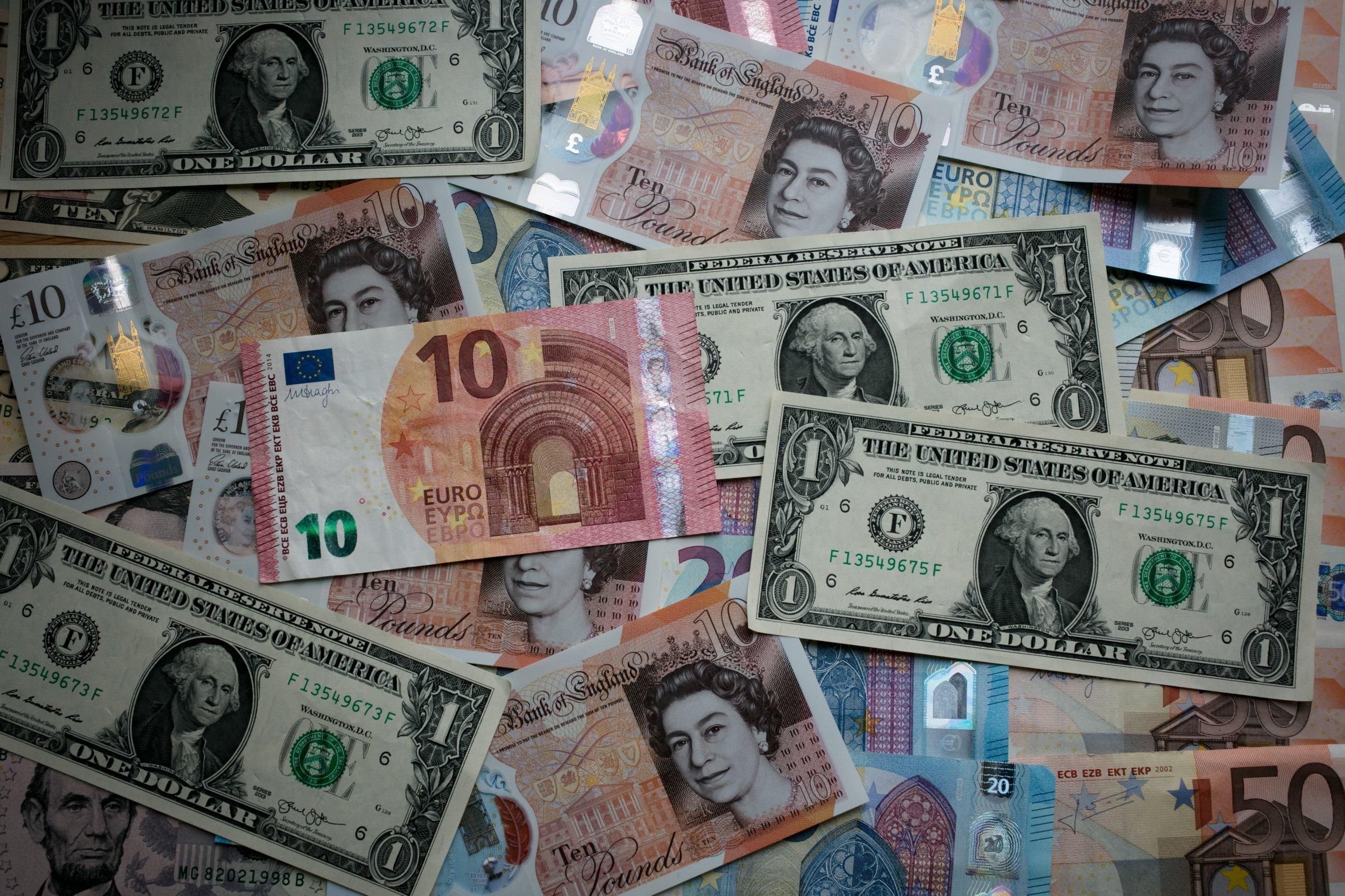Нацбанк установил новую стоимость евро и злотого: курс валют на 10 мая