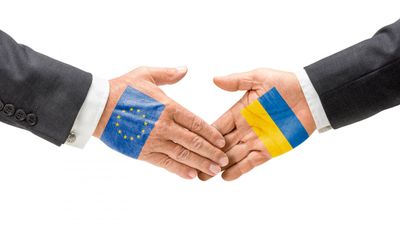 Еврокомиссия планирует предложить новый пакет финансовой помощи для Украины: чего ждать