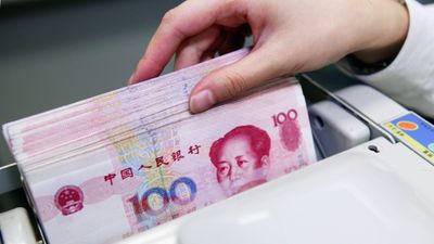 Популярність юаня, як резервної валюти істотно зростає: чи загрожує це статусу долара США 
