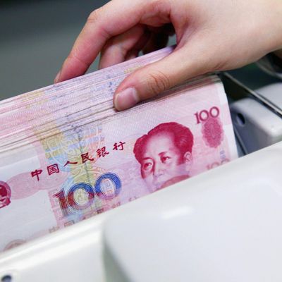 Популярність юаня, як резервної валюти істотно зростає: чи загрожує це статусу долара США 