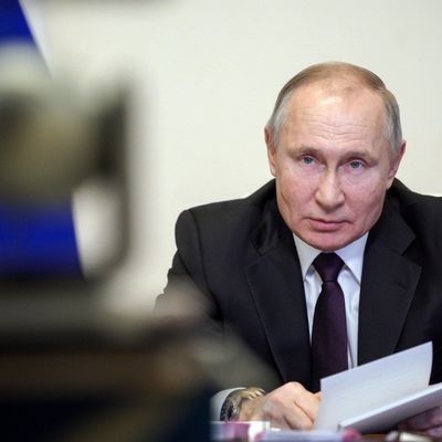 Путин запретил нефтяным компаниям и банкам покидать рынок россии: какова его цель