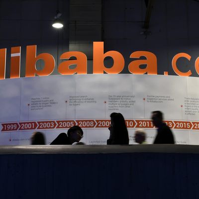 Китайський гігант Alibaba здобув нову перемогу, а в США є серйозна загроза: що відбувається