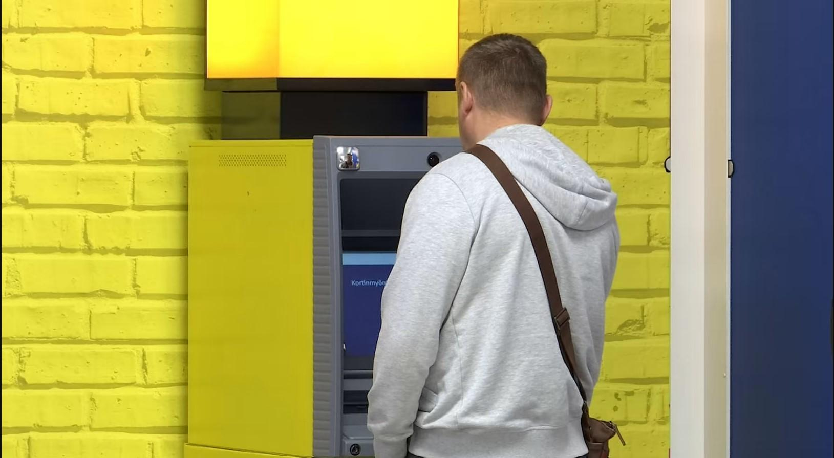 Росіяни спустошують банкомати у Фінляндії