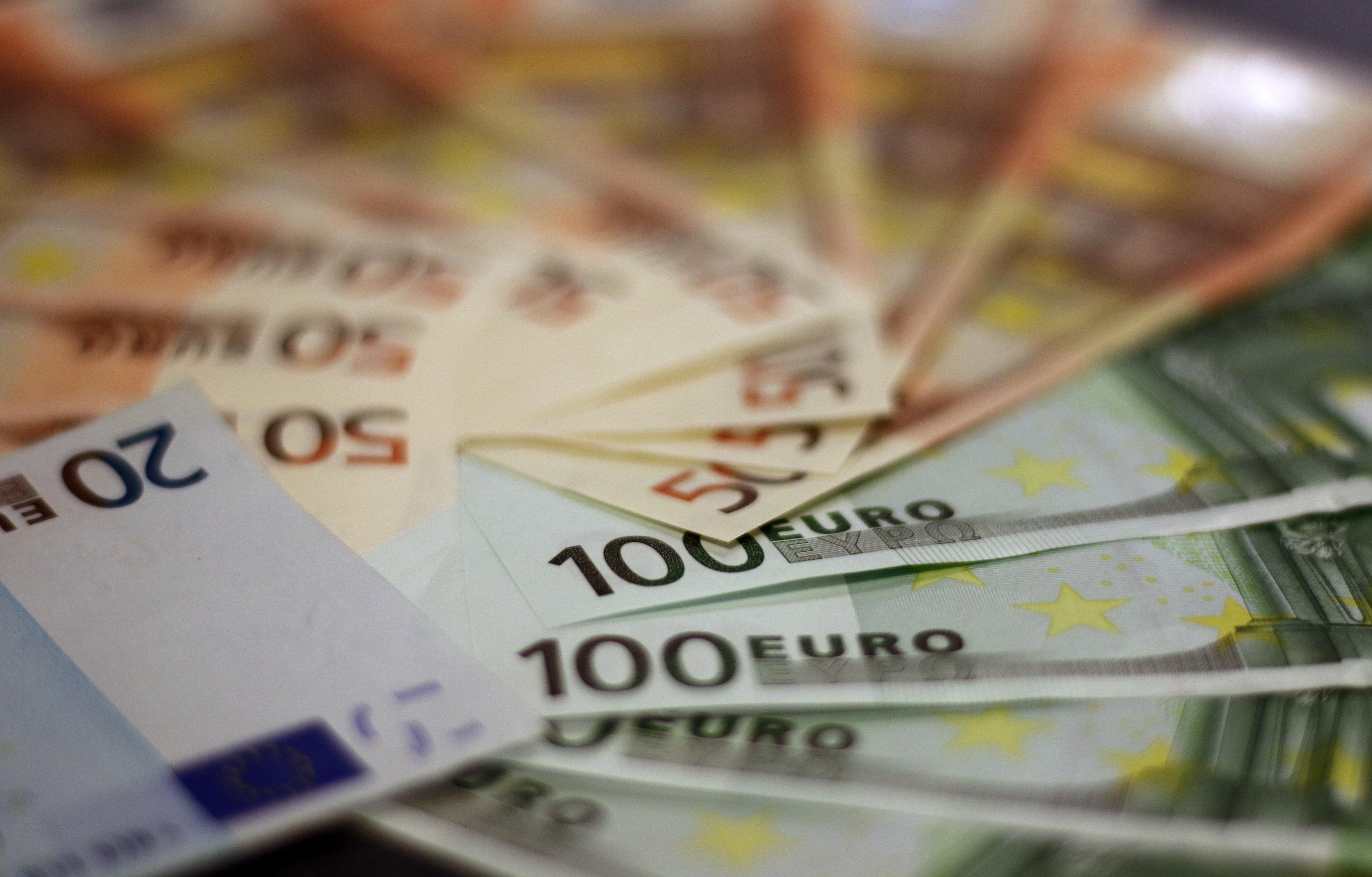 Знецінення євро на валютному ринку 