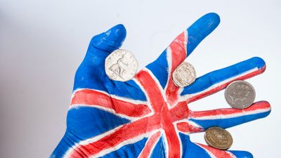 Обрушился сильнее, чем после голосования за Brexit: что произошло с британским фунтом