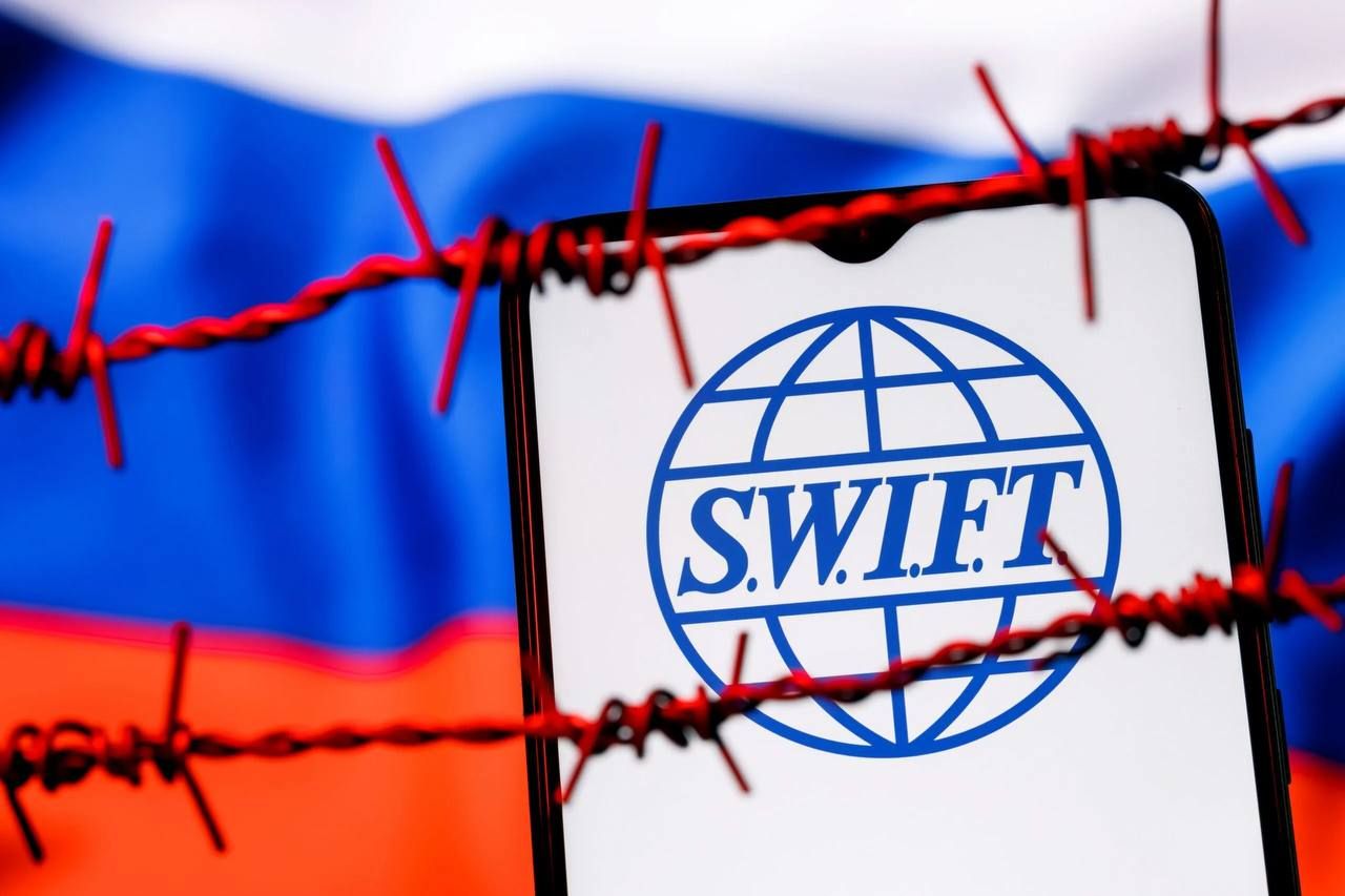 Восьмий пакет санкцій проти Росії - ЄС обговорює відключення від SWIFT ще 4 банків