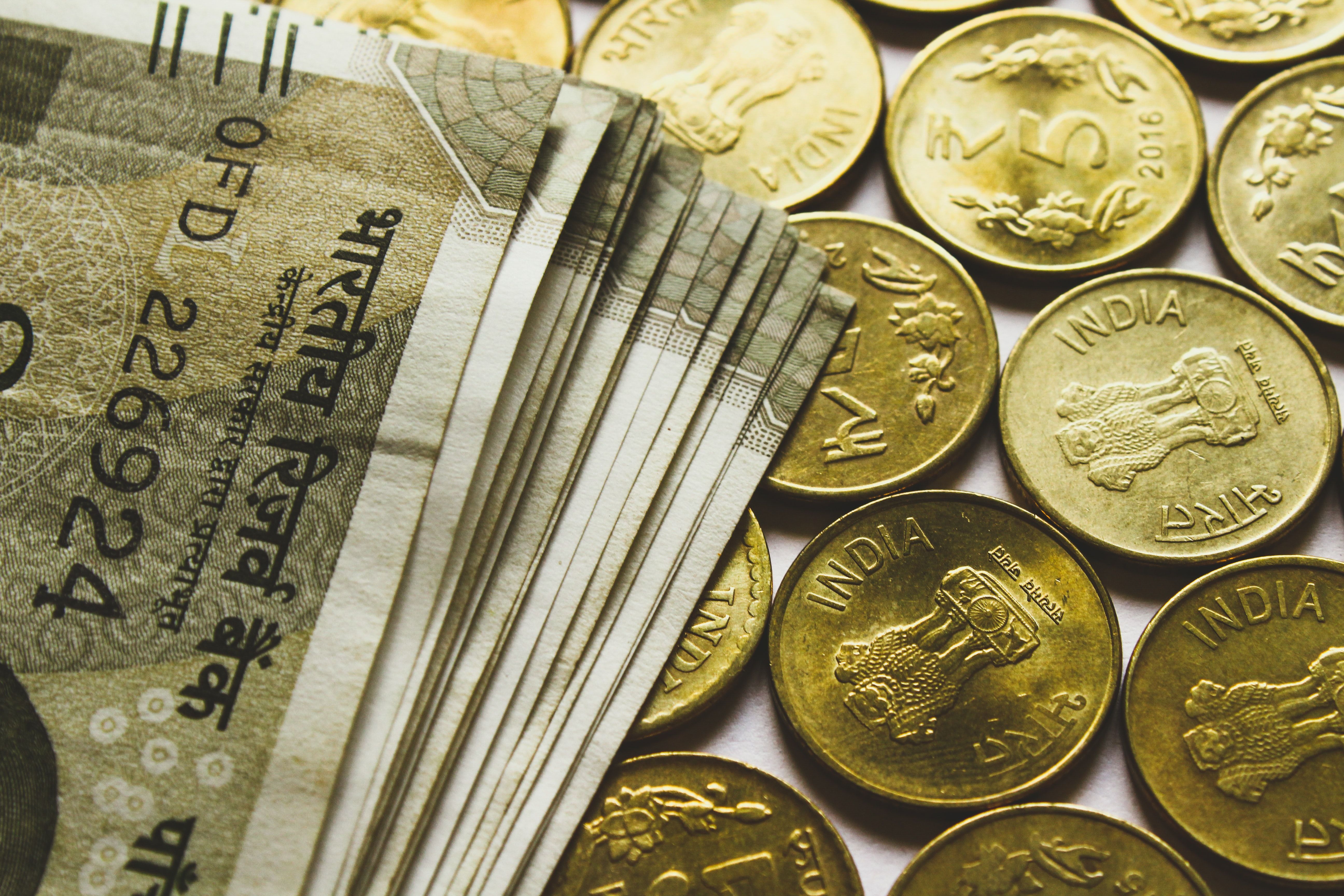Індія витратила майже 100 мільярдів на підтримку рупії