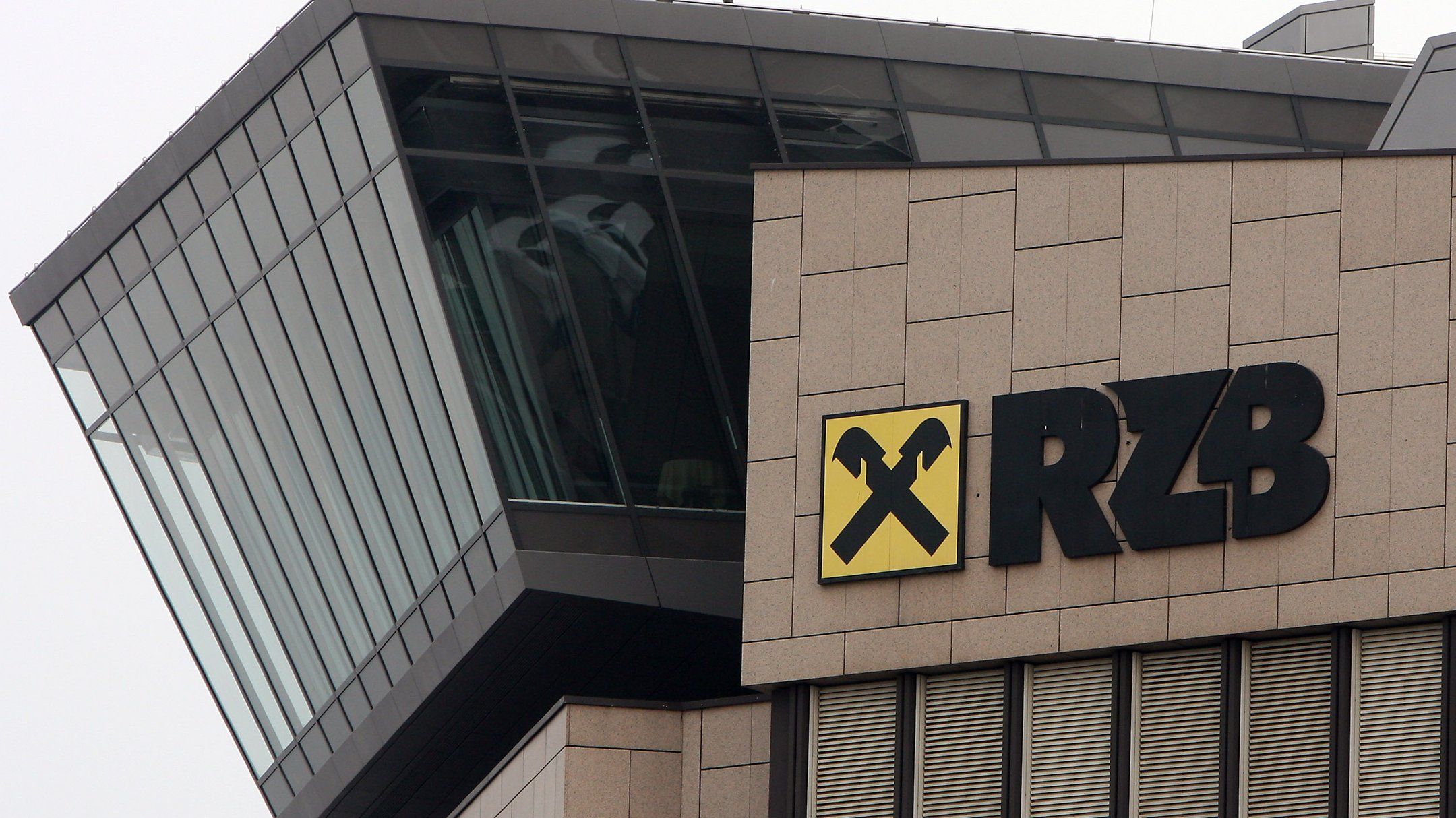 В Чехии начали расследование против банка из Австрии В Чехии начали расследование против банка из Австрии