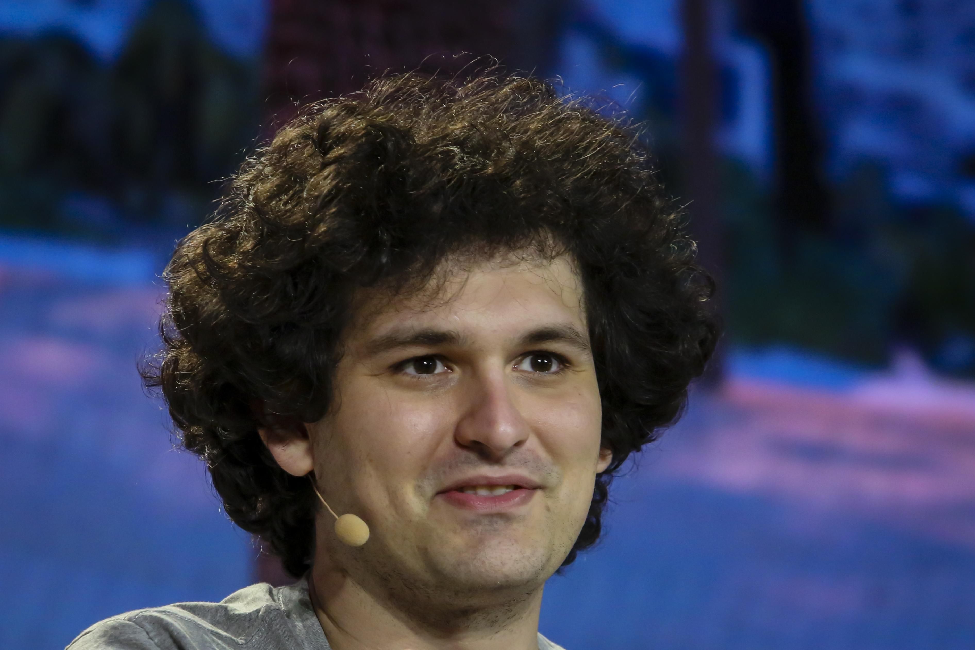 Сэм Бенкман-Фрид обменивает товары на услуги после крушения FTX Сэм Бенкман-Фрид обменивает товары на услуги после крушения FTX