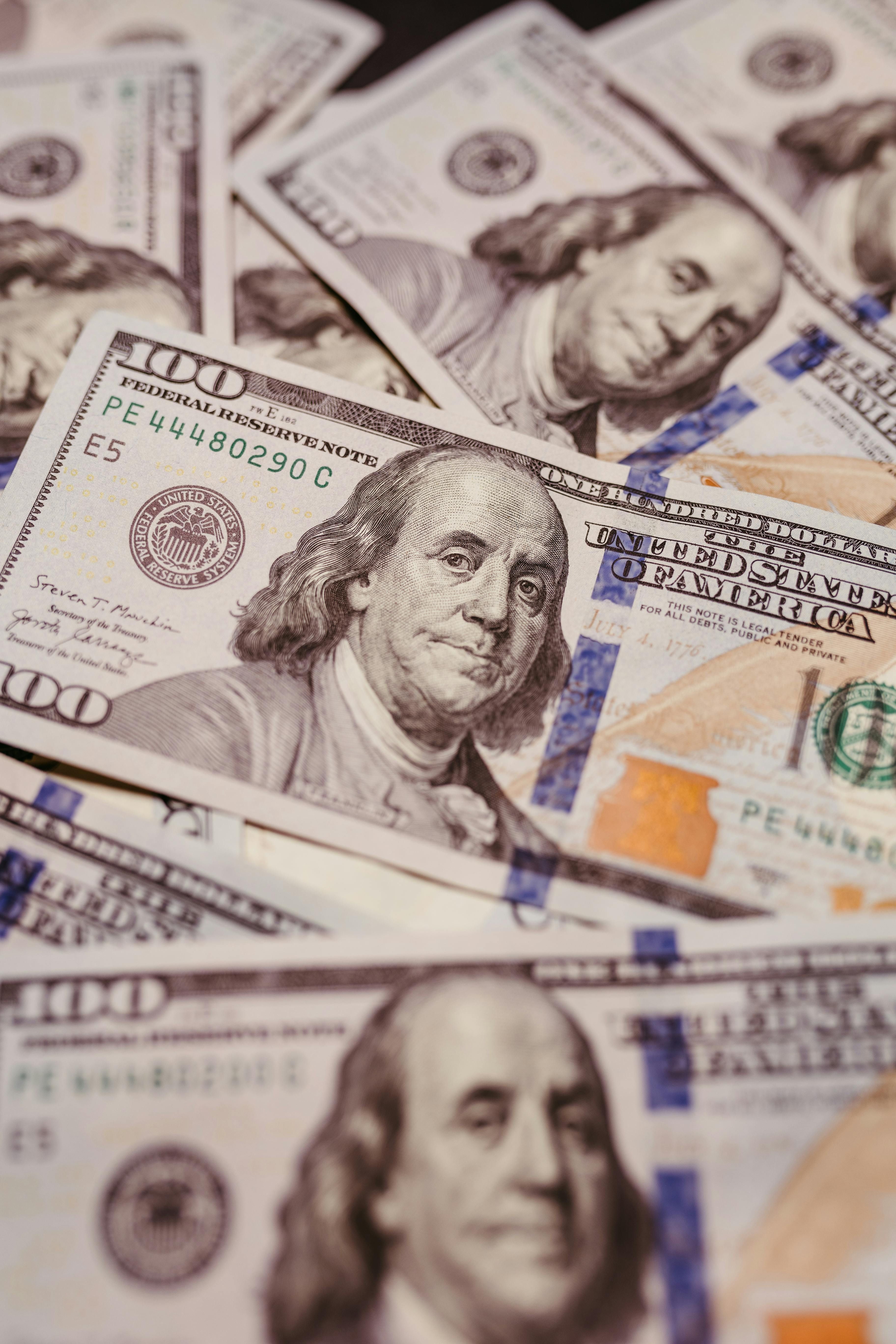 Банки ввезли в Украину рекордный объем валюты Банки ввезли в Украину рекордный объем валюты