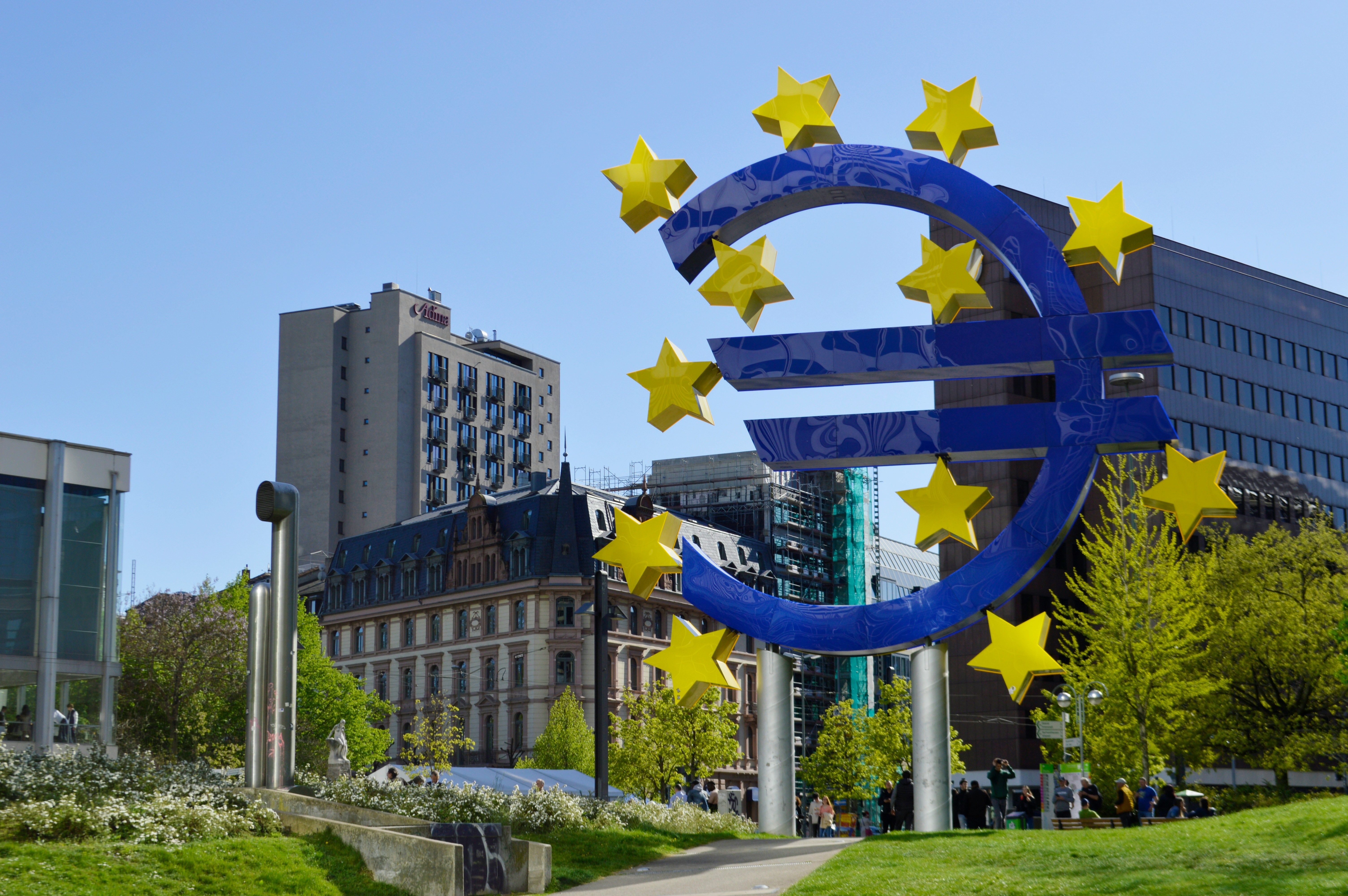 ЕЦБ изменил процентные ставки впервые за 5 лет