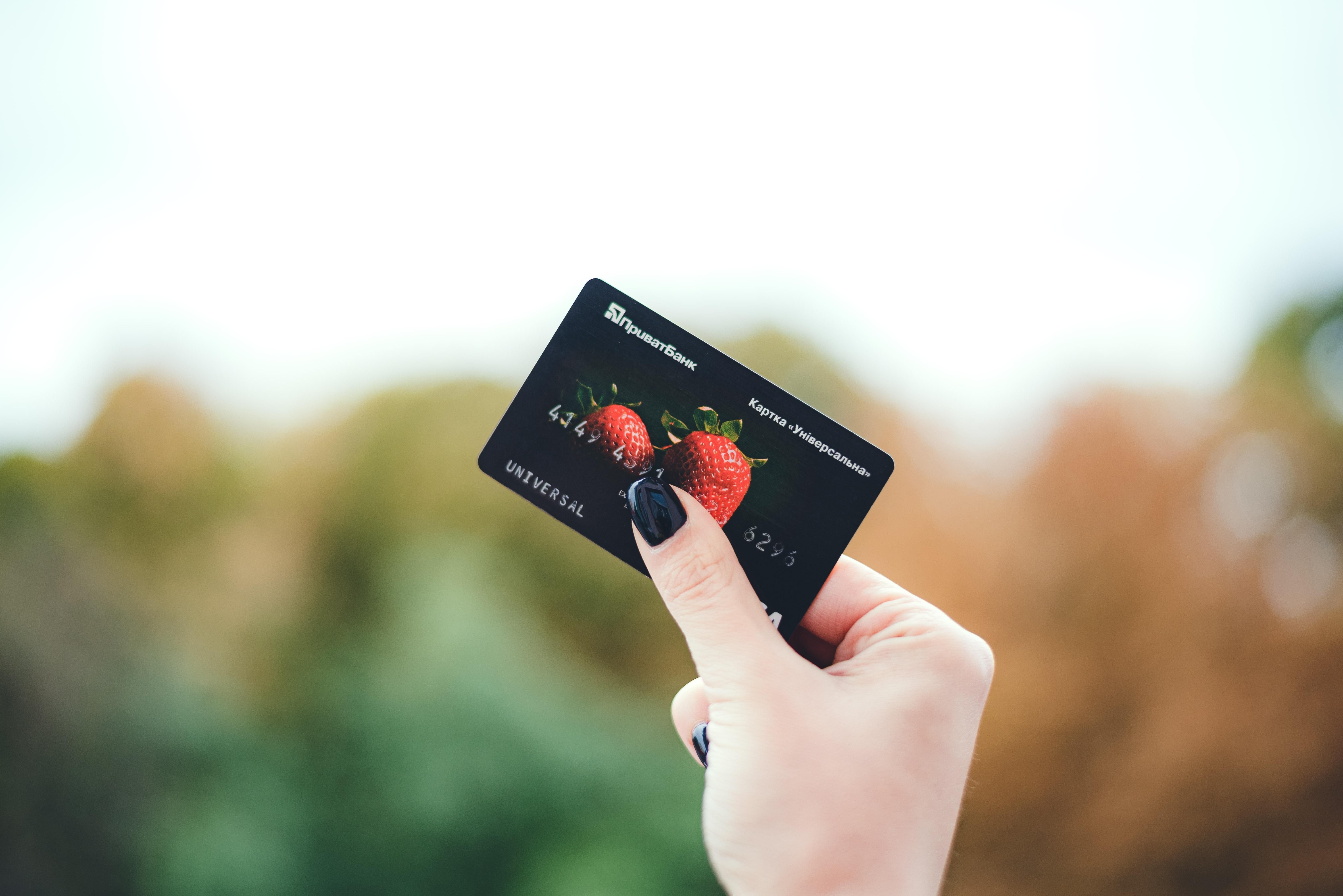 ПриватБанк буде доставляти картки у нові країни ПриватБанк буде доставляти картки у нові країни