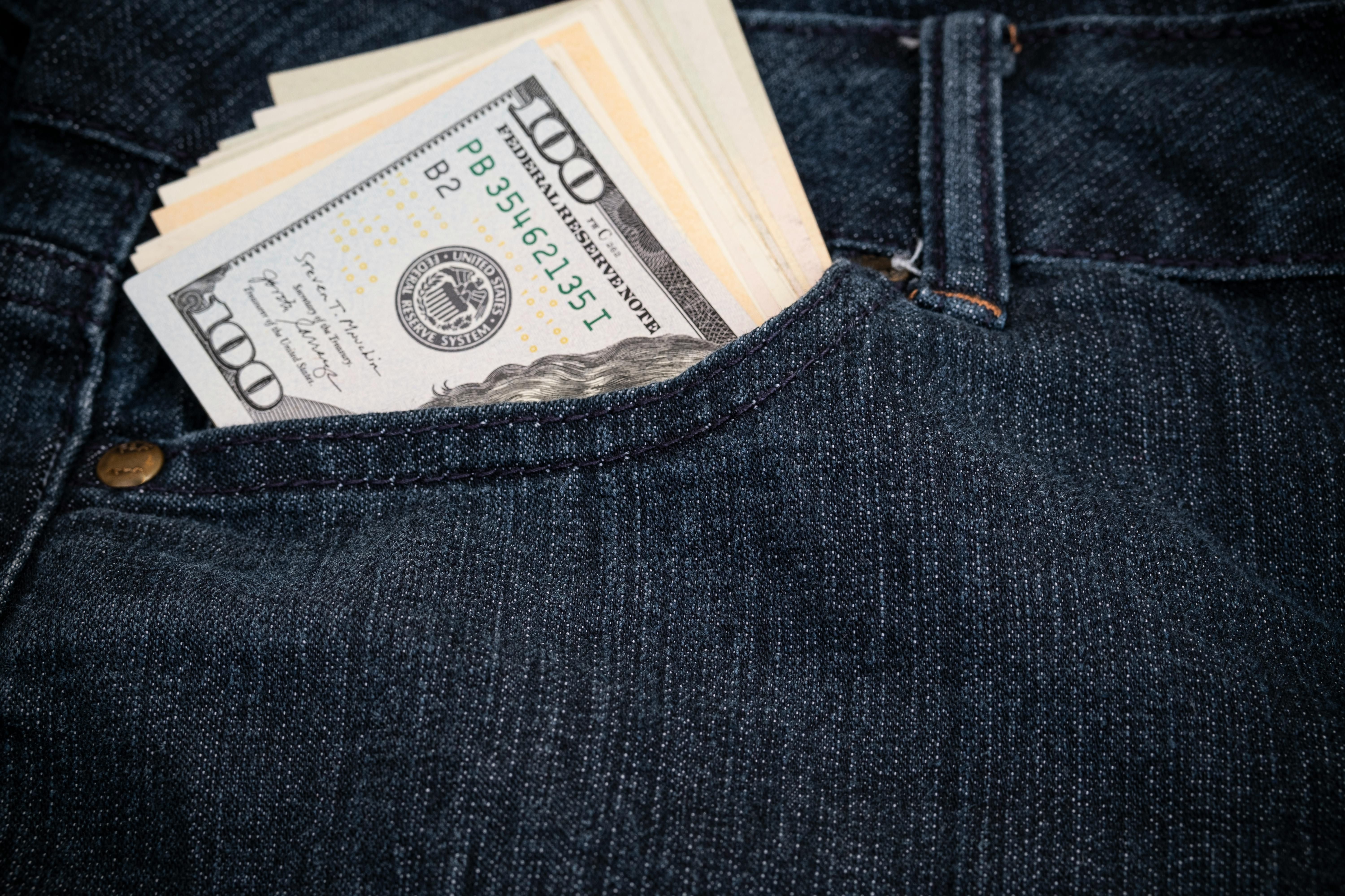 Випуск доларів США Випуск доларів США