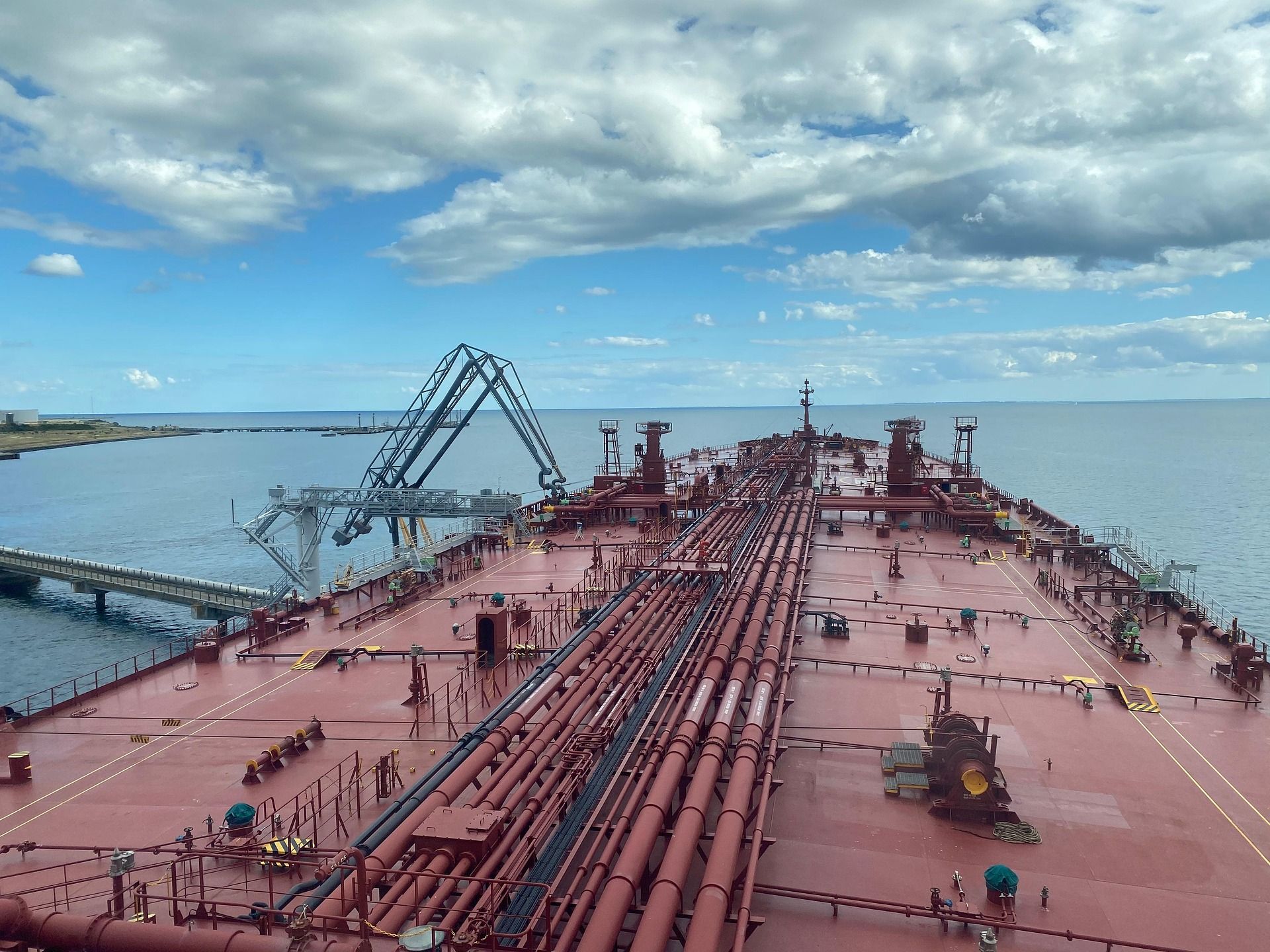 Танкер в море