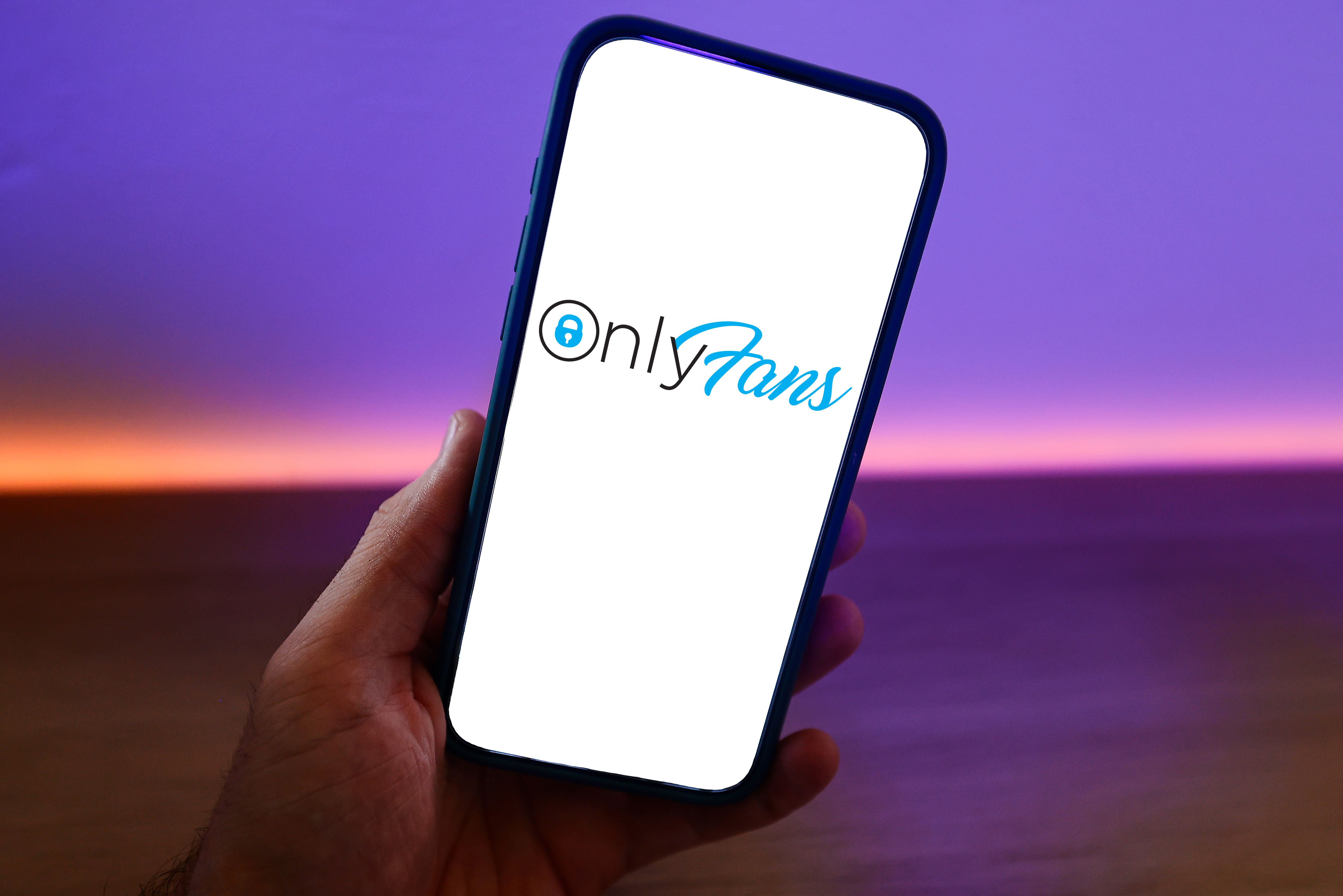 Логотип OnlyFans