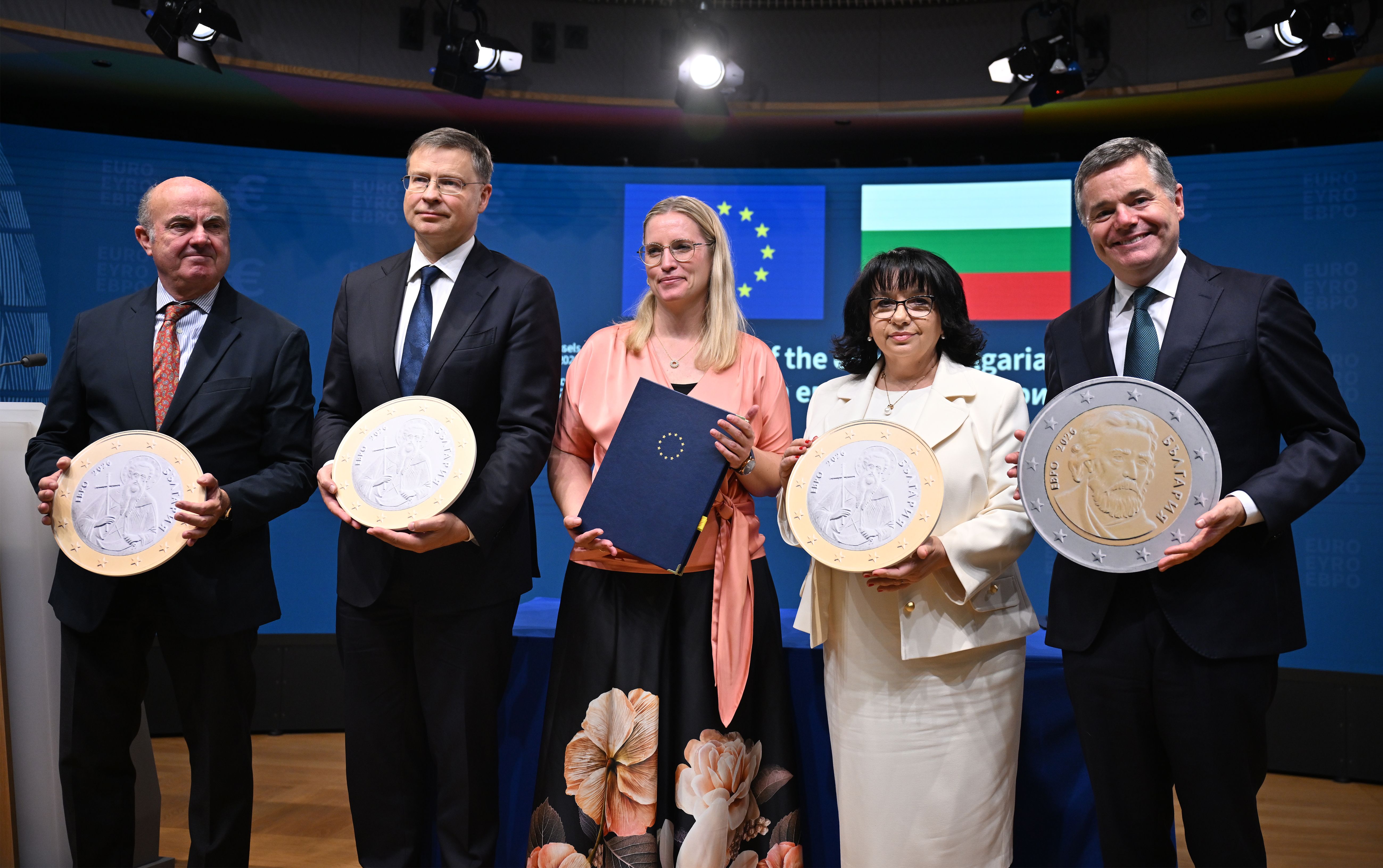 Церемонія підписання, присвячена приєднанню Болгарії до єврозони Церемонія підписання, присвячена приєднанню Болгарії до єврозони