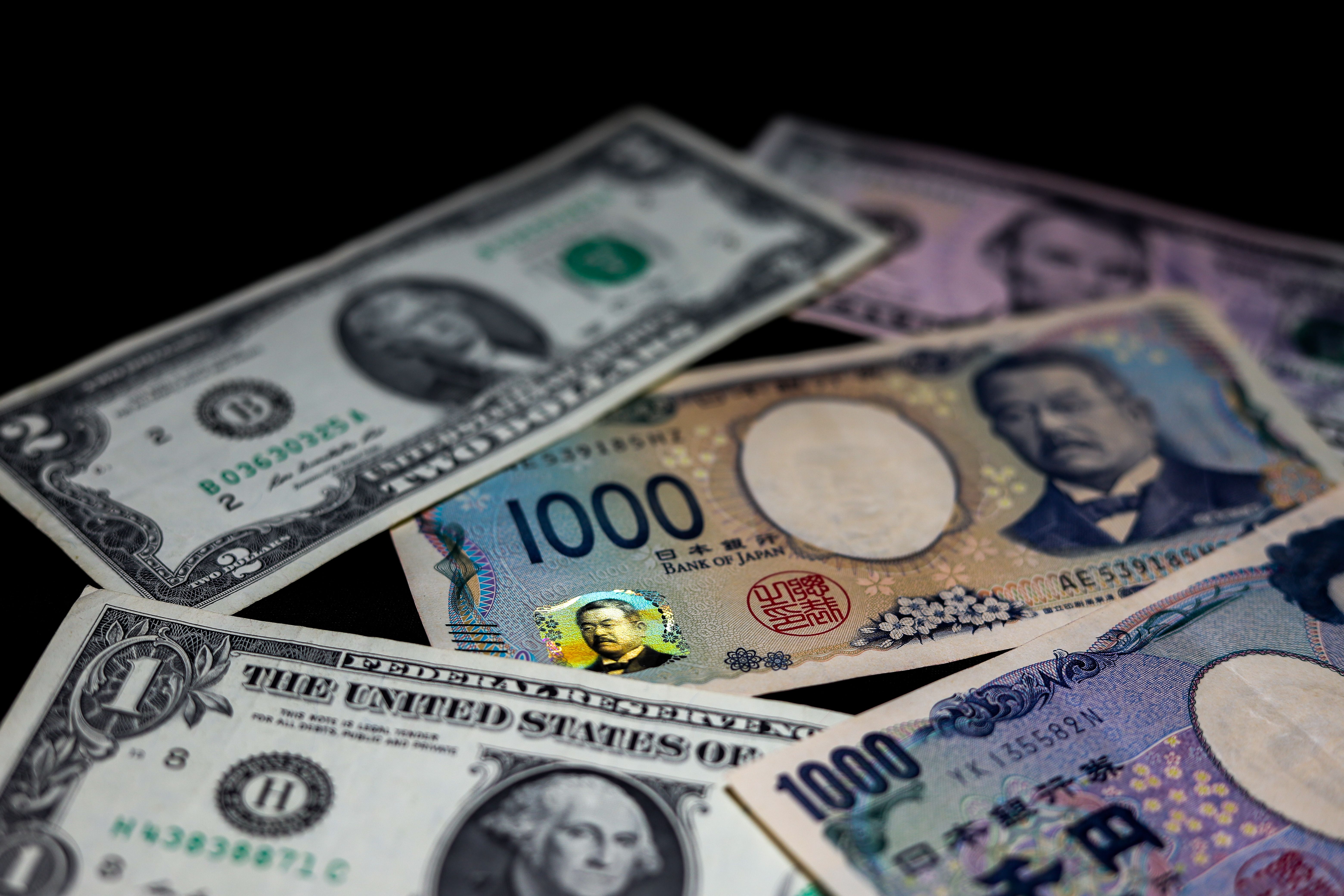 Фотографии валют из разных стран Фотографии валют из разных стран