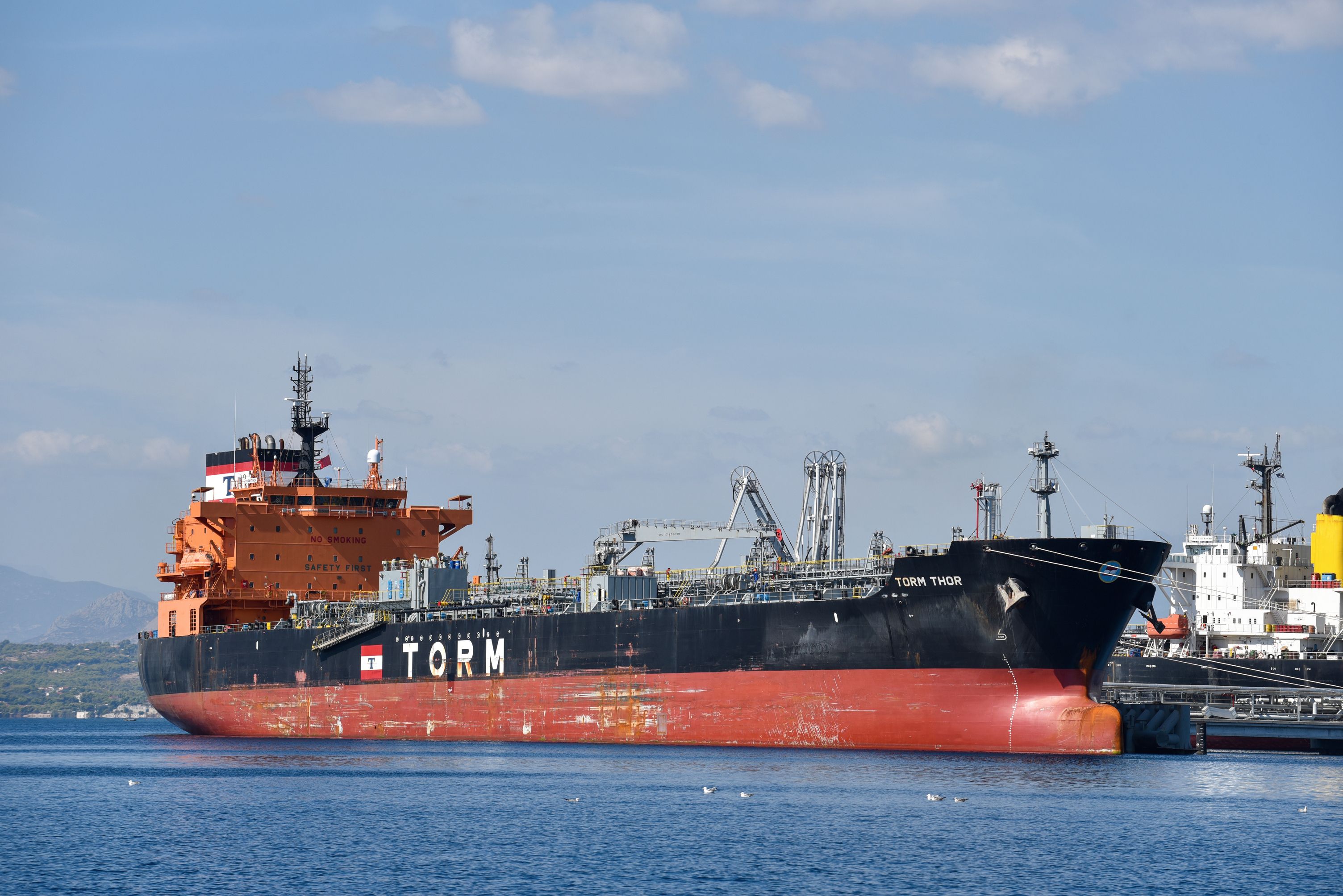 Танкер с нефтью