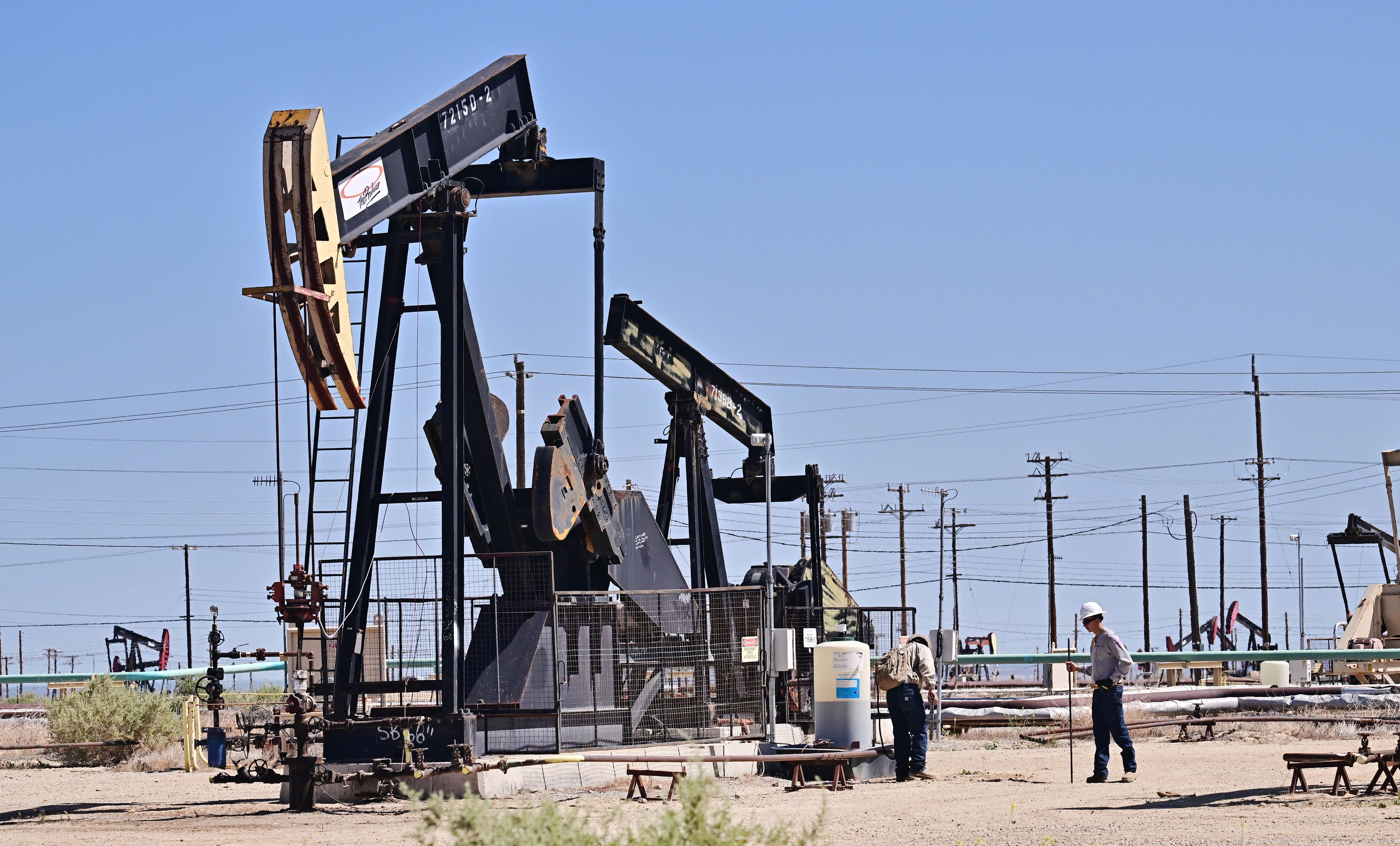 ЕС снизил потолок цены российской нефти: что происходит на рынках - Финансы