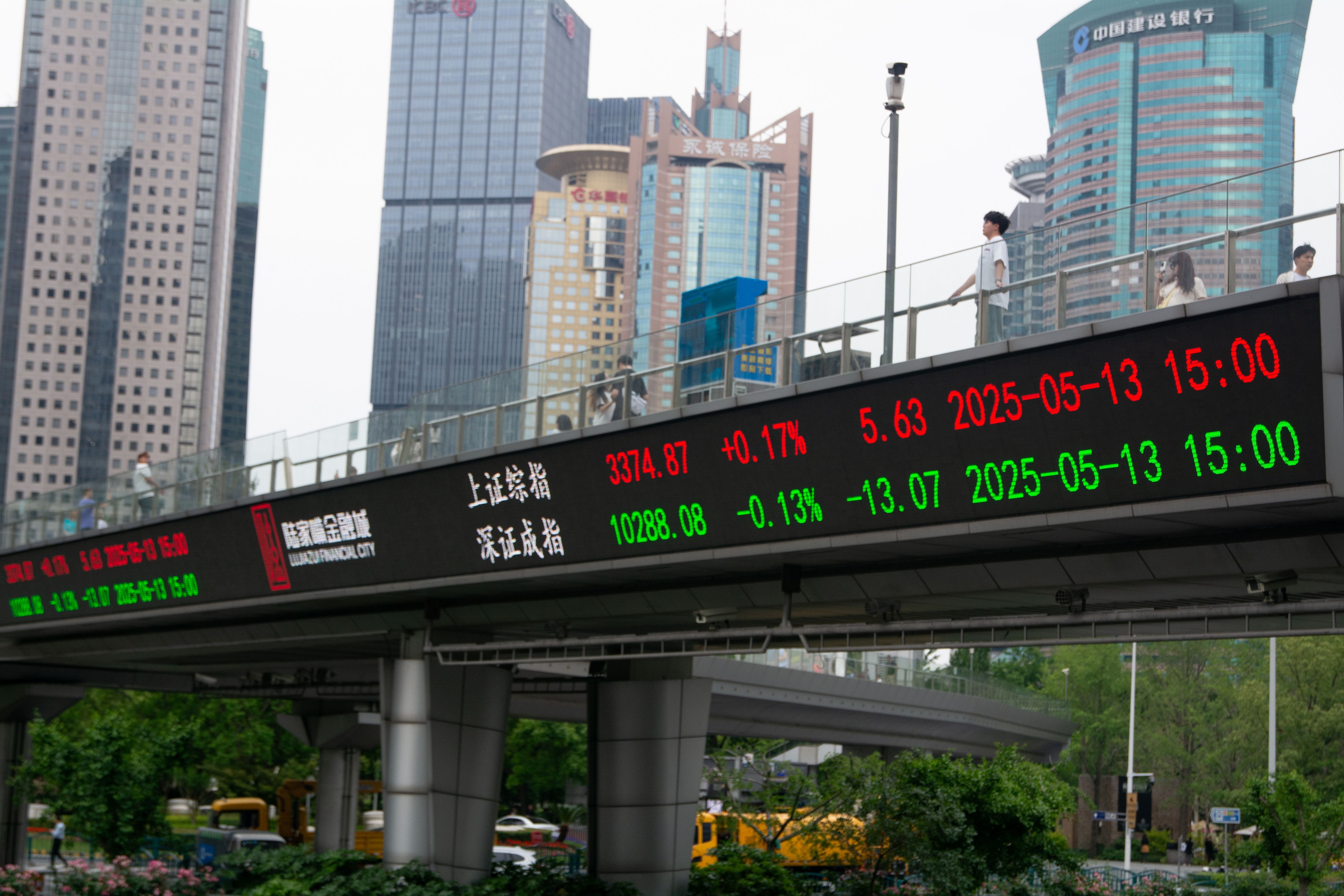 Табло Шанхайской фондовой биржи Табло Шанхайской фондовой биржи