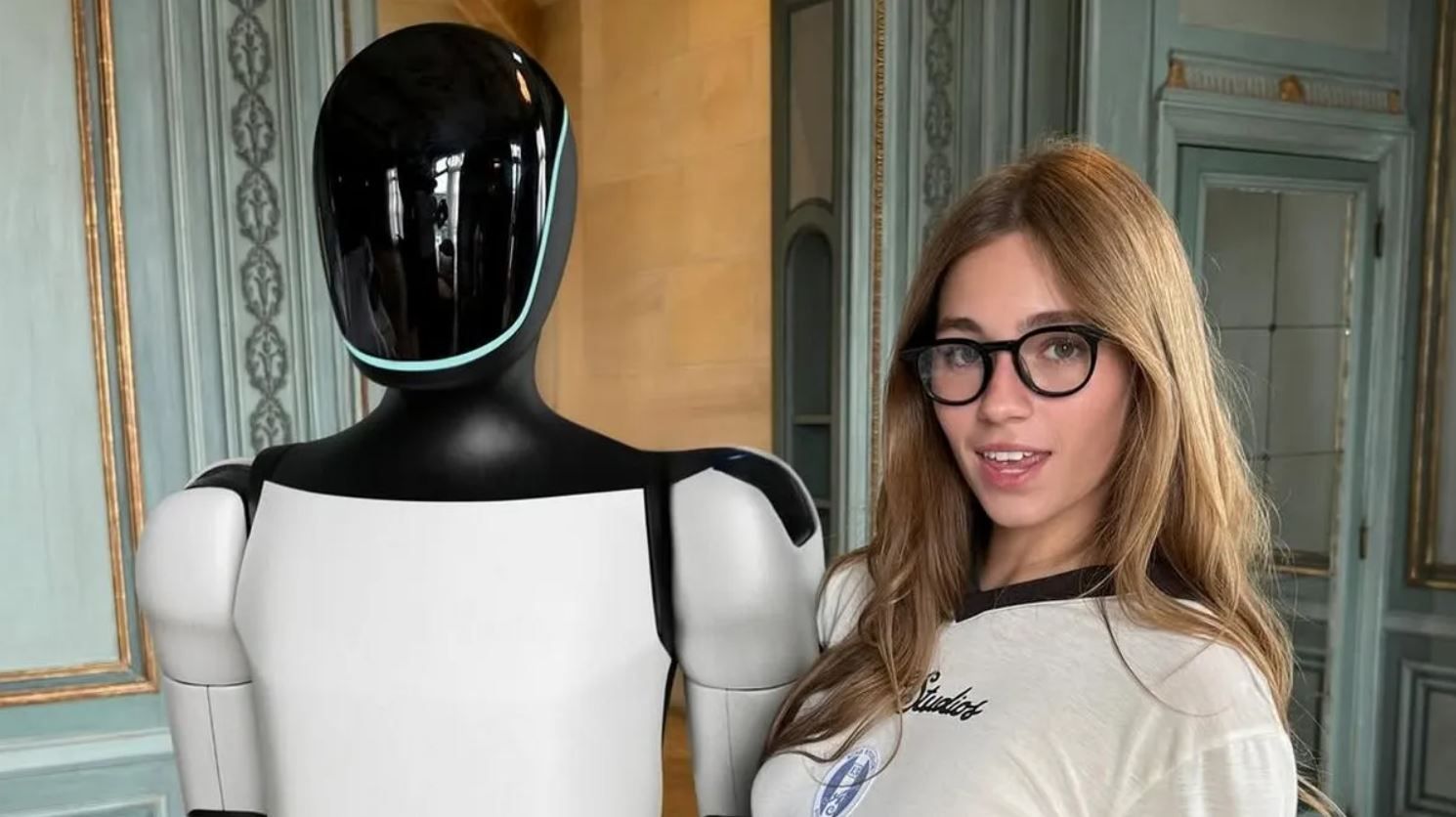 Анна Малігон з роботом Анна Малігон з роботом