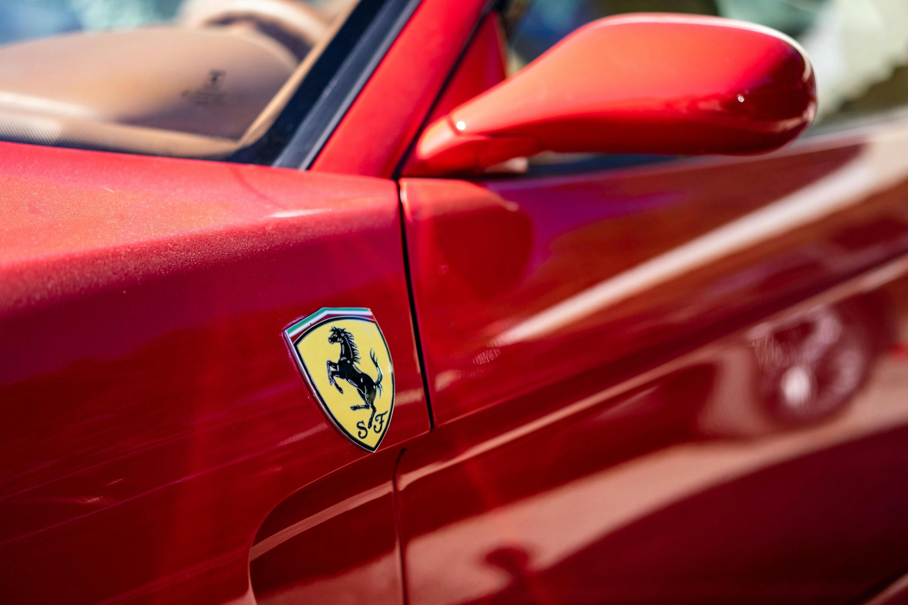 Автомобиль Ferrari