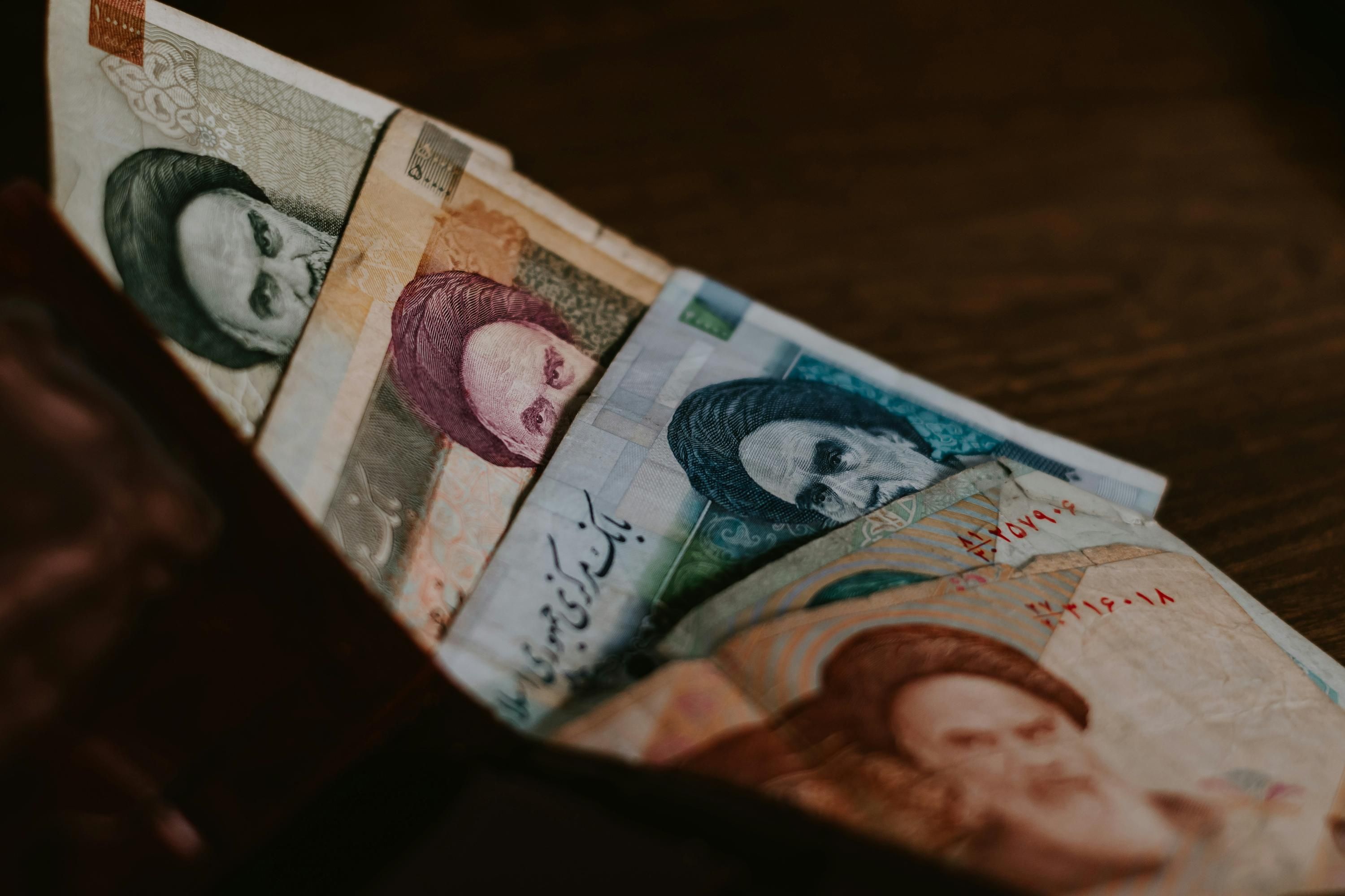 Які найдешевші валюти у світі - найслабша валюта це іранський ріал
