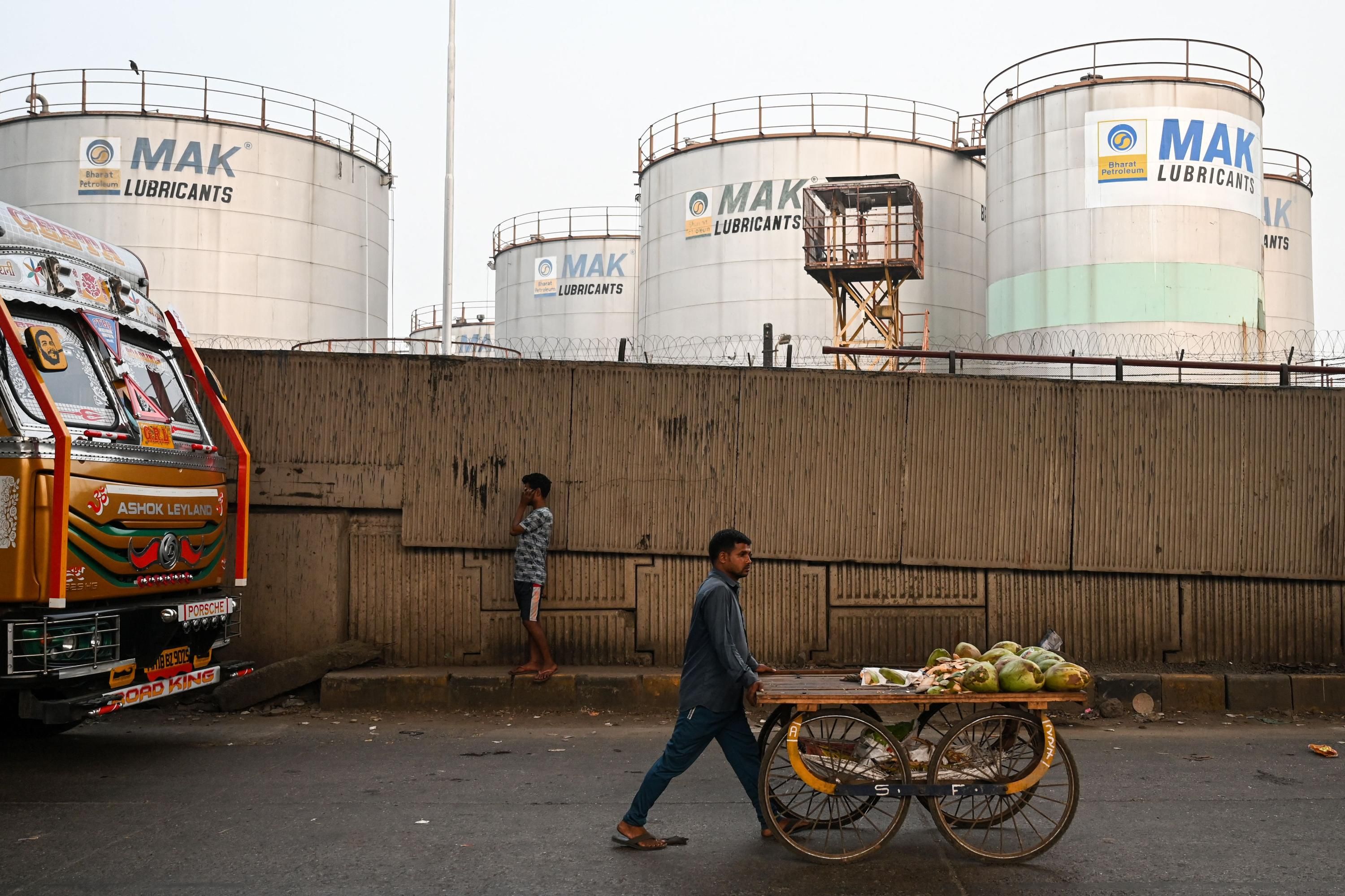 Індія купує російську нафту чи ні - чому Трамп тисне на Делі - Фінанси Індія купує російську нафту чи ні - чому Трамп тисне на Делі - Фінанси