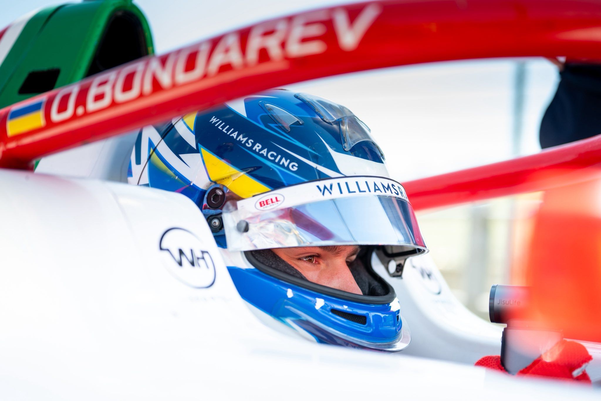 Александр Бондарев за рулем болида Формулы-4 Александр Бондарев за рулем болида Формулы-4