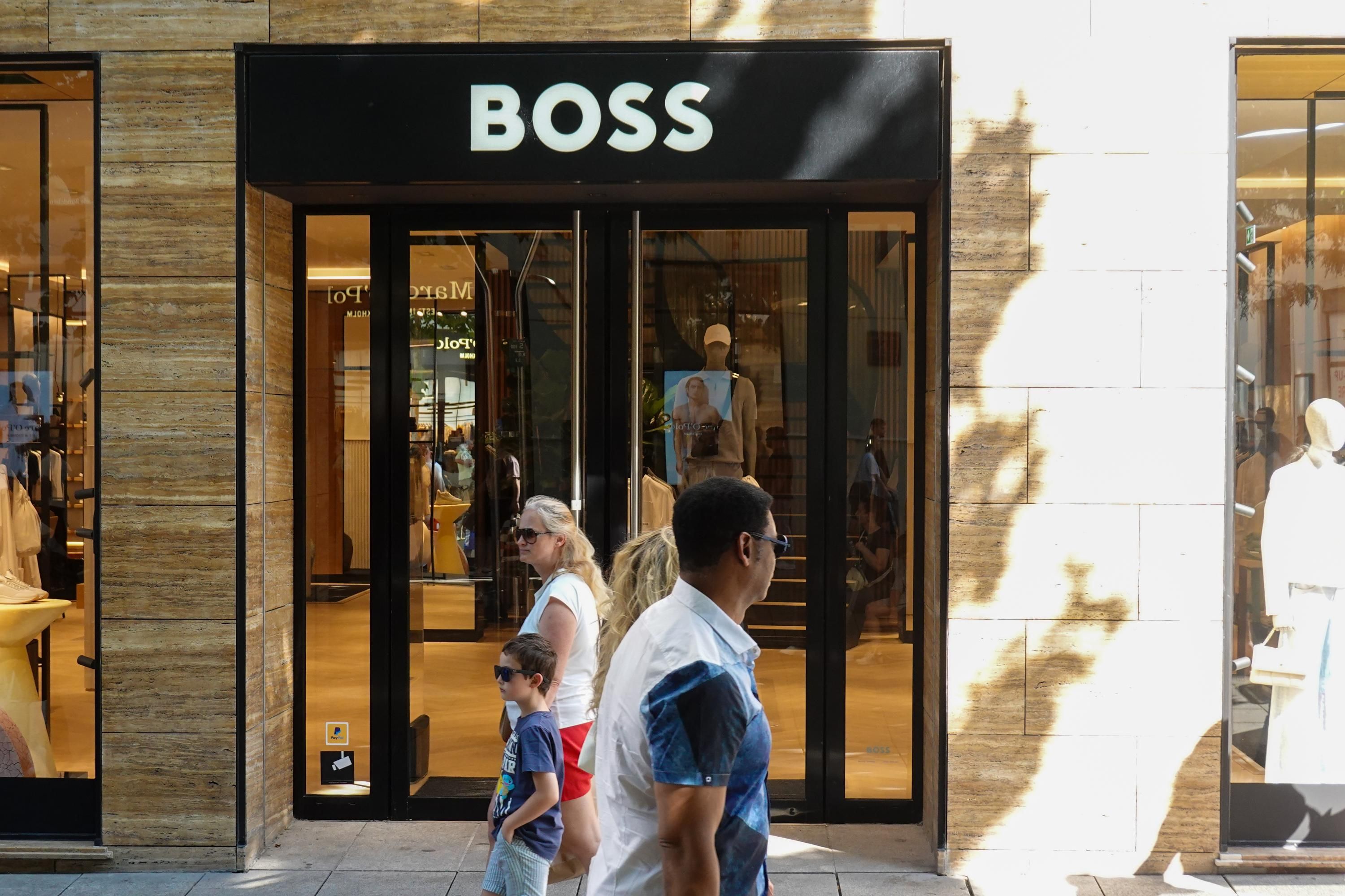 Магазин модной одежды Hugo Boss