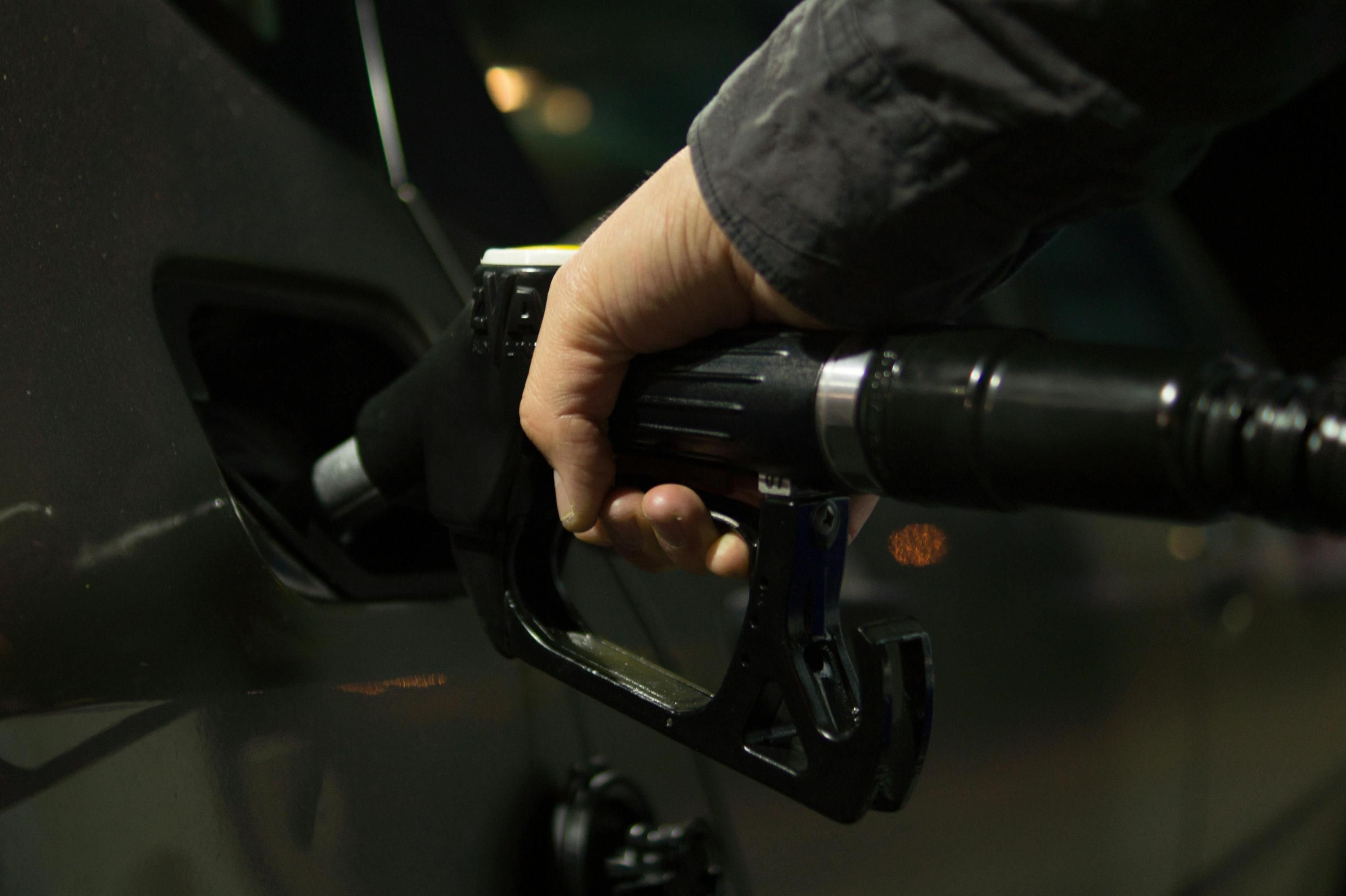 Сколько нефти в 1 литре бензина