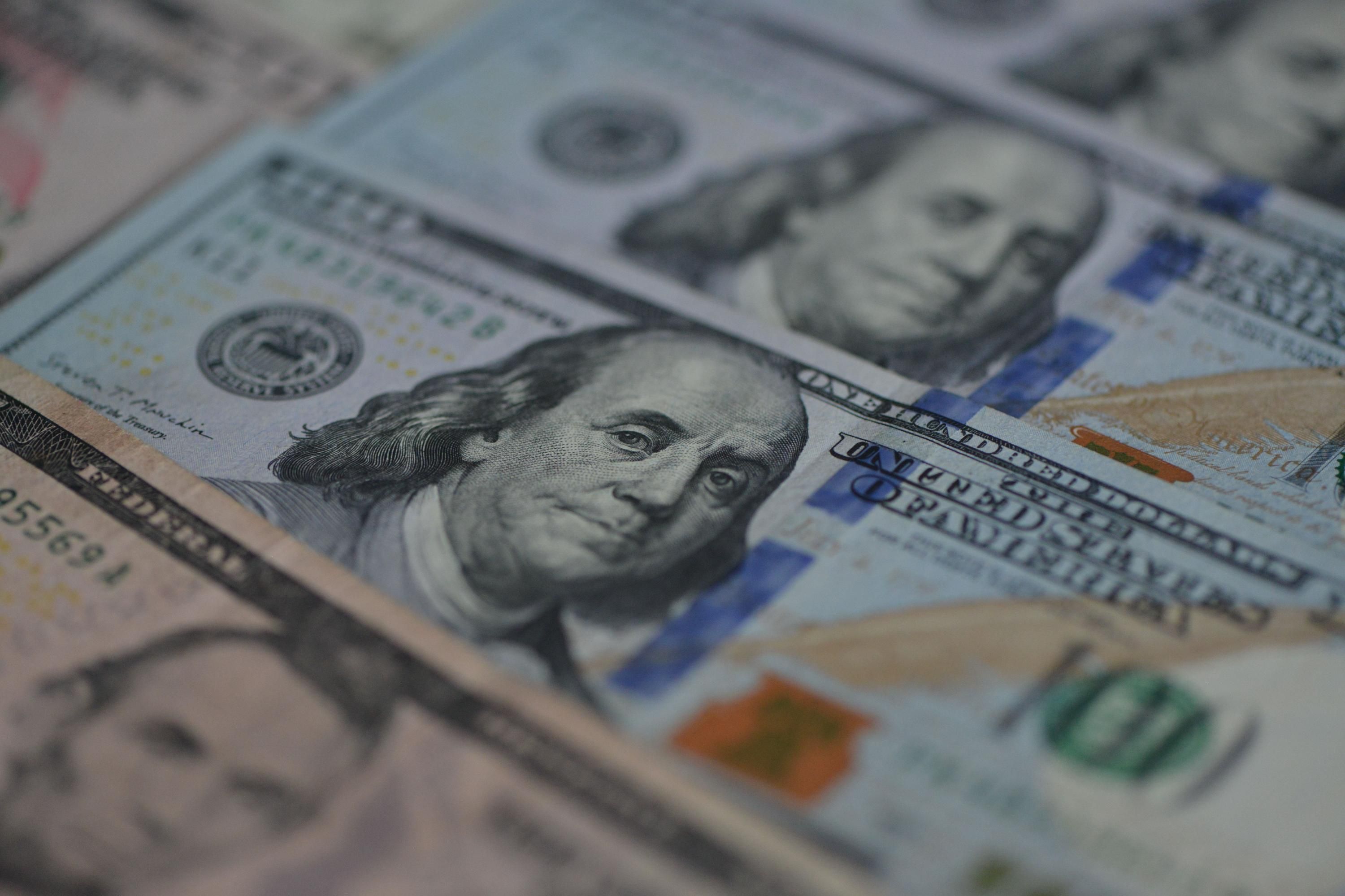 Купюри доларів Купюри доларів