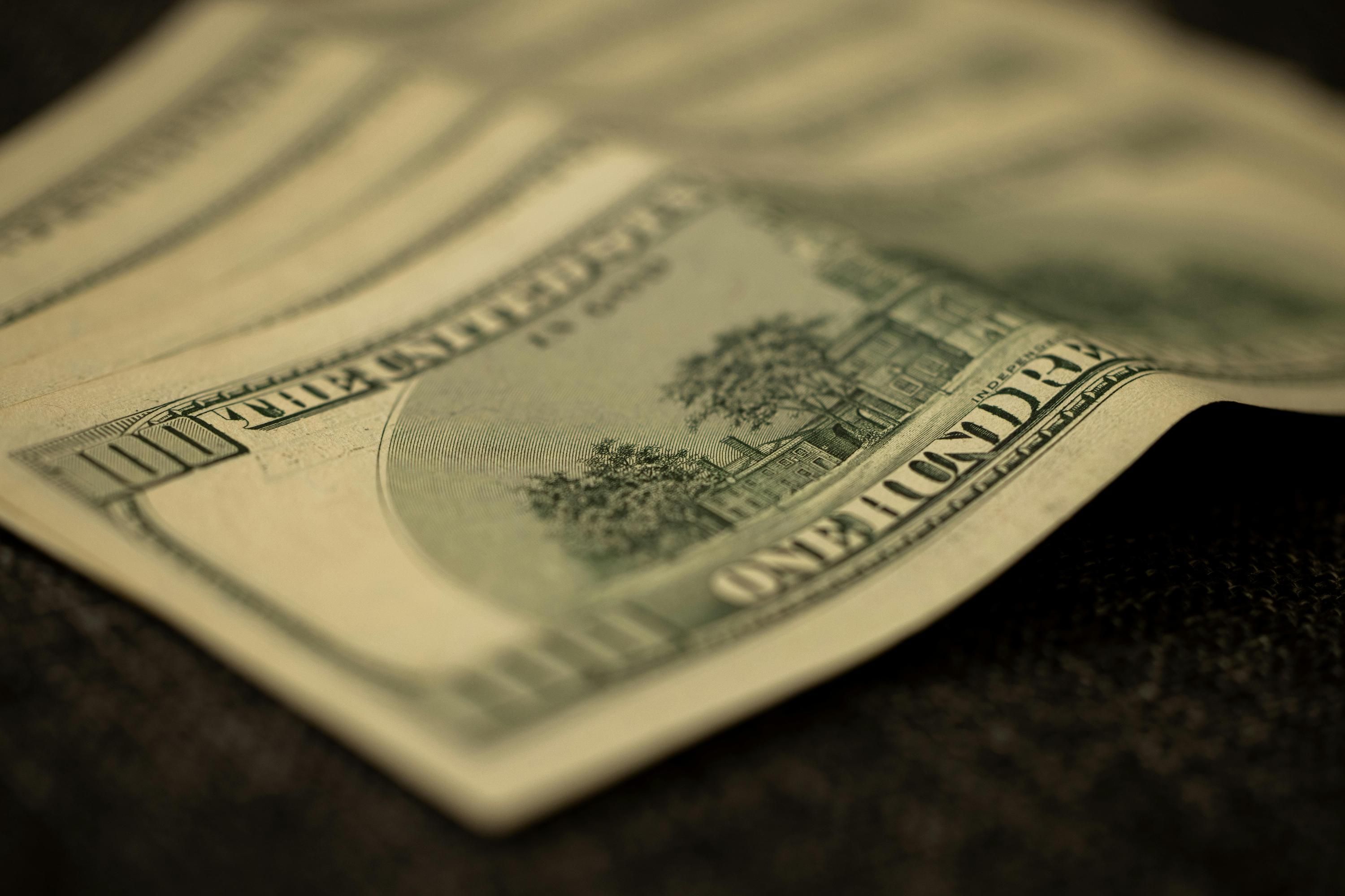 За скільки можна обміняти 100 доларів 2006 року - який курс долара зараз За скільки можна обміняти 100 доларів 2006 року - який курс долара зараз