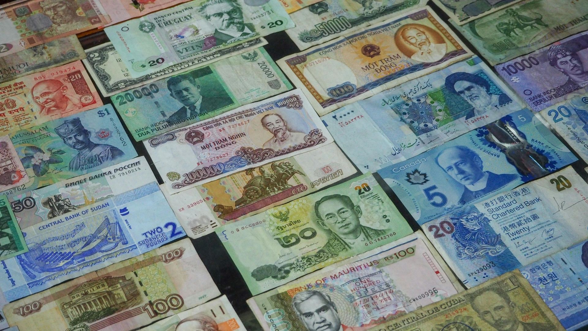 Яка валюта найдорожча у світі