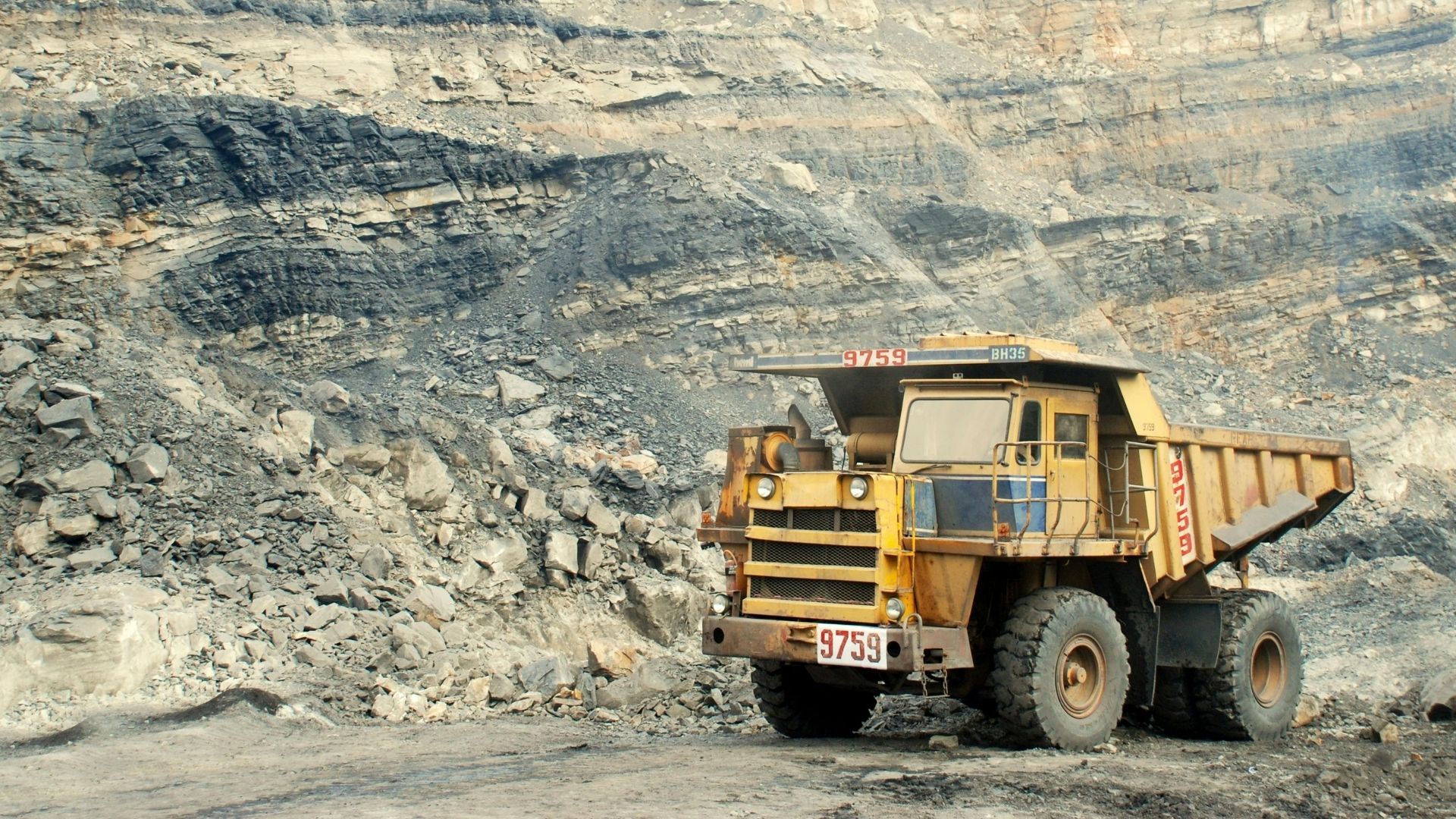 Видобуток корисних копалин в Україні Видобуток корисних копалин в Україні