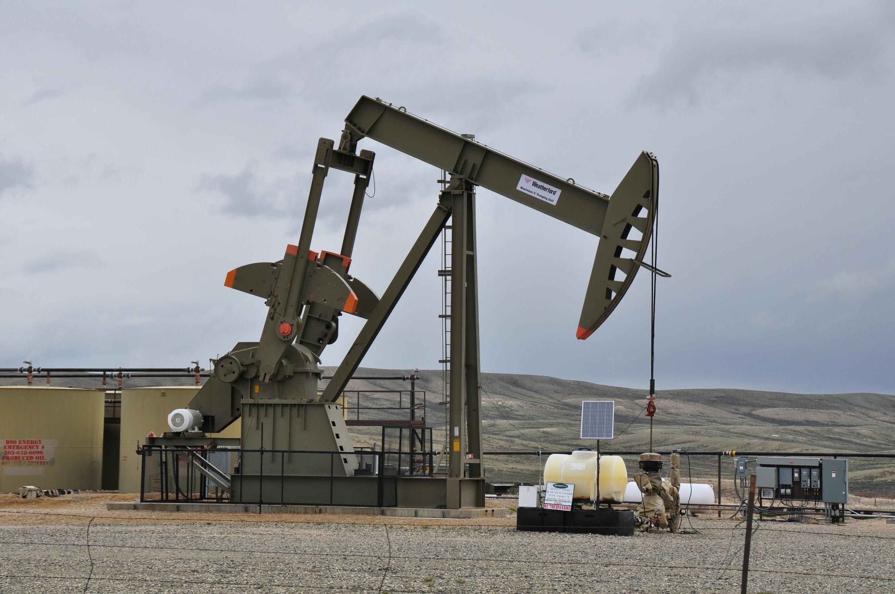 Чому у Венесуелі призупиняють контракти на видобуток нафти